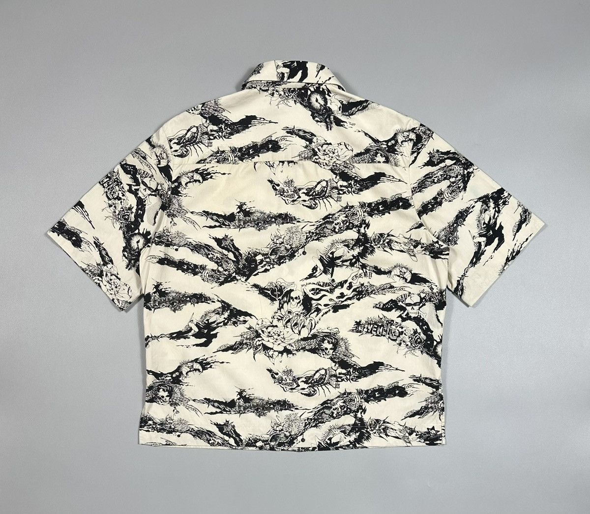 Givenchy Givenchy Tiger Camo Gothic Short Sleeve Zip Shirt Size US L / EU 52-54 / 3 - 3 Thumbnail