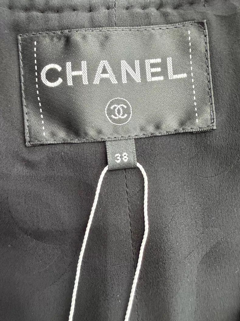 Chanel Chanel Black gold flower buckle four-pocket jacket Size XS / US 0-2 / IT 36-38 - 4 Thumbnail