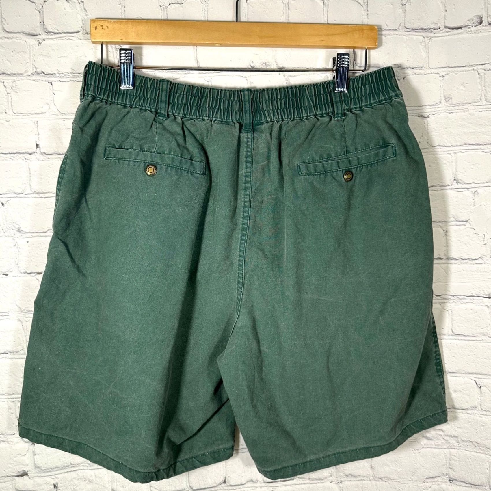 Bugle Boy VINTAGE Bugle Boy Shorts Green Cotton Elastic Waist Pleated Large Mens 90s Size US 31 - 6 Thumbnail