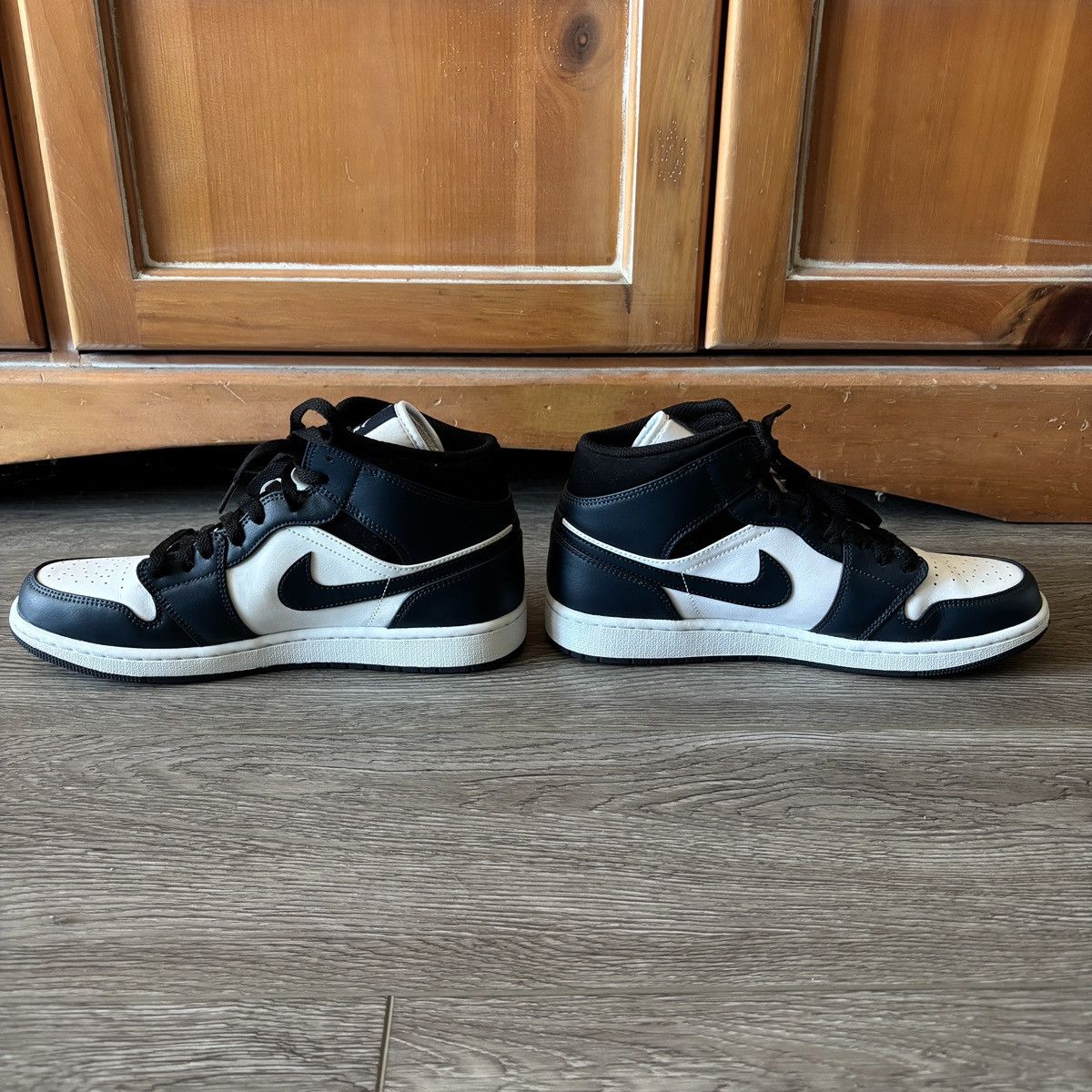 Jordan Brand Nike Jordan 1 Mid Armory Navy Sneakers Size US 10 / EU 43 - 3 Thumbnail