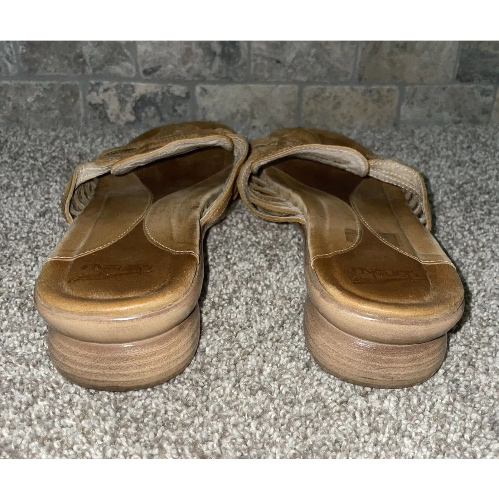 Dansko VINTAGE Dansko Sandal Womens Size 6 Light Brown Leather Flip Flop Brown Women Size US 6 / IT 36 - 5 Thumbnail