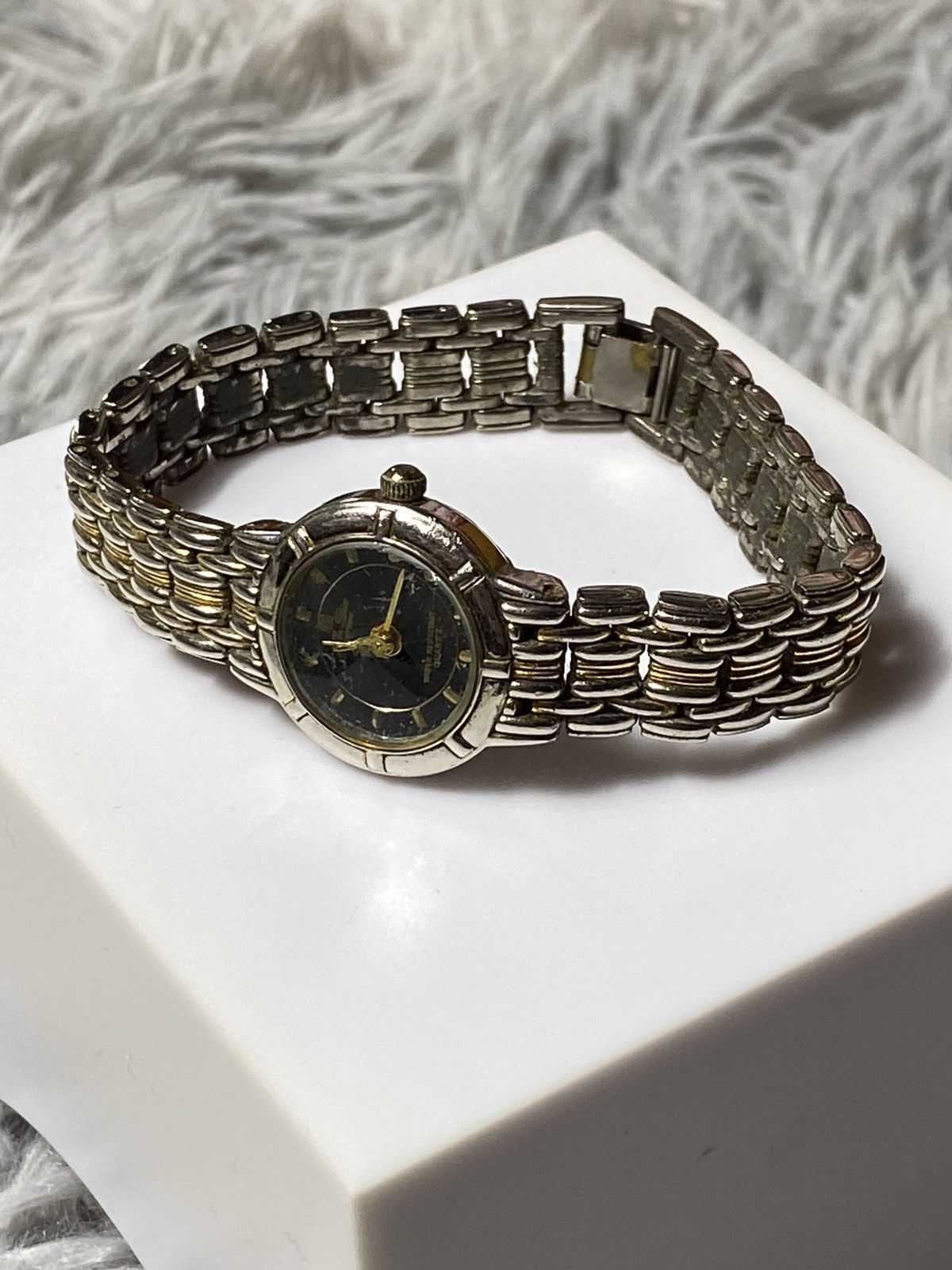 Japanese Brand Vintage Gold-Tone Bracelet Watch - Elegant Design Size ONE SIZE - 5 Thumbnail