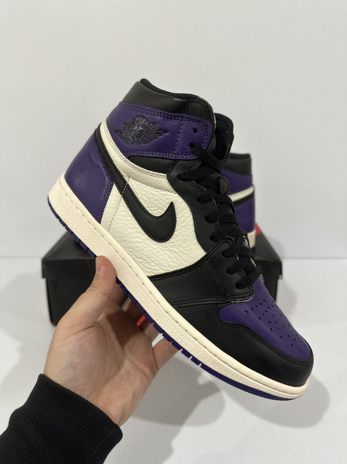 Nike Jordan 1 Retro High Court Purple (2018) Size US 10.5 / EU 43-44 - 9 Thumbnail