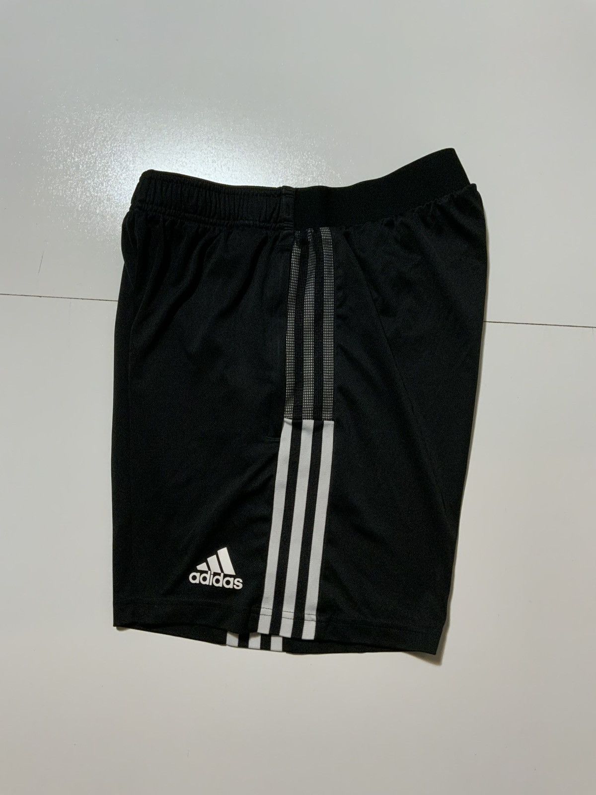 Undefeated Adidas X Undefeated Los Angeles Kings 8” Inseam Shorts Size US 34 / EU 50 - 4 Thumbnail
