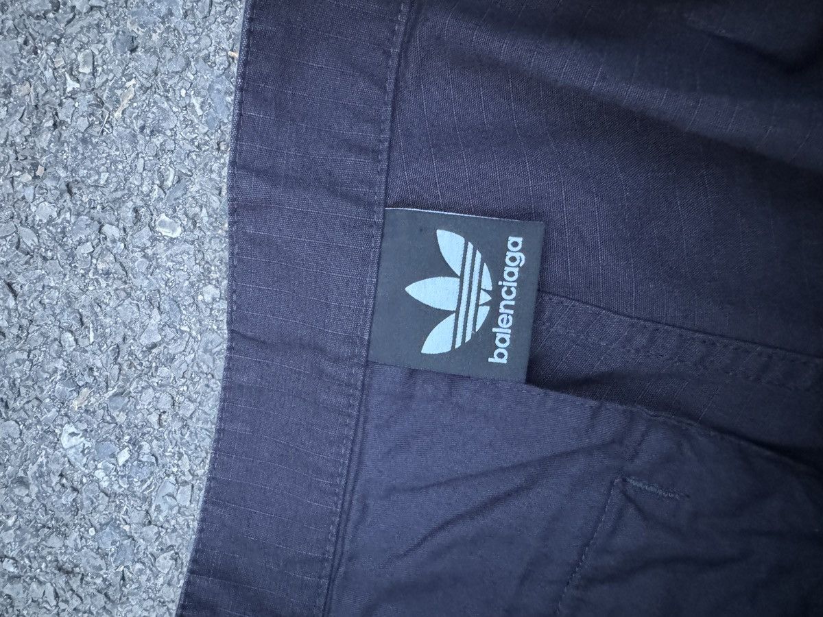 Balenciaga Balenciaga Adidas Shorts with distressed Hem Sz.L Size US 34 / EU 50 - 6 Thumbnail
