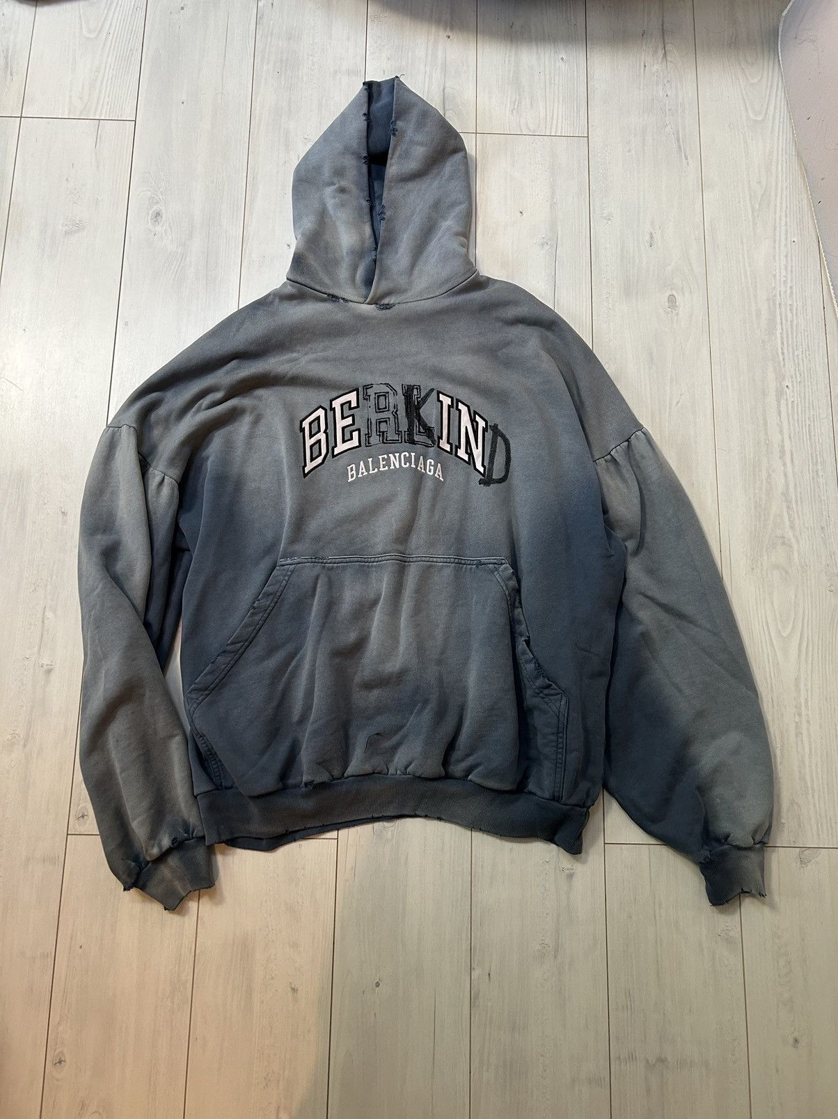 BALENCIAGA BE KIND パーカー グレー Balenciaga Be Kind Hoodie in Gray | Lyst