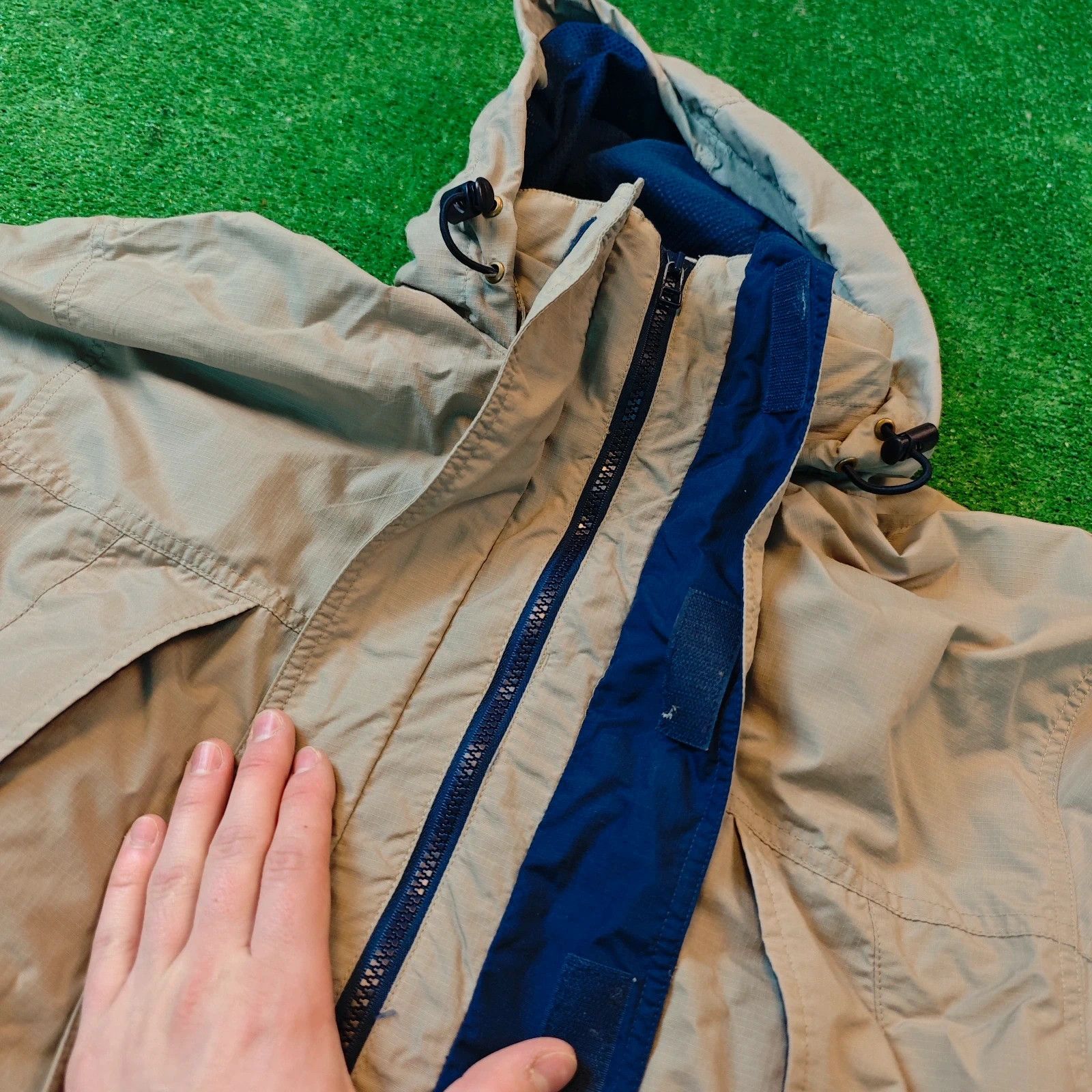 Helly Hansen Vintage Helly Hansen Jacket Mens Small Full zip beige 90s Size US S / EU 44-46 / 1 - 8 Thumbnail