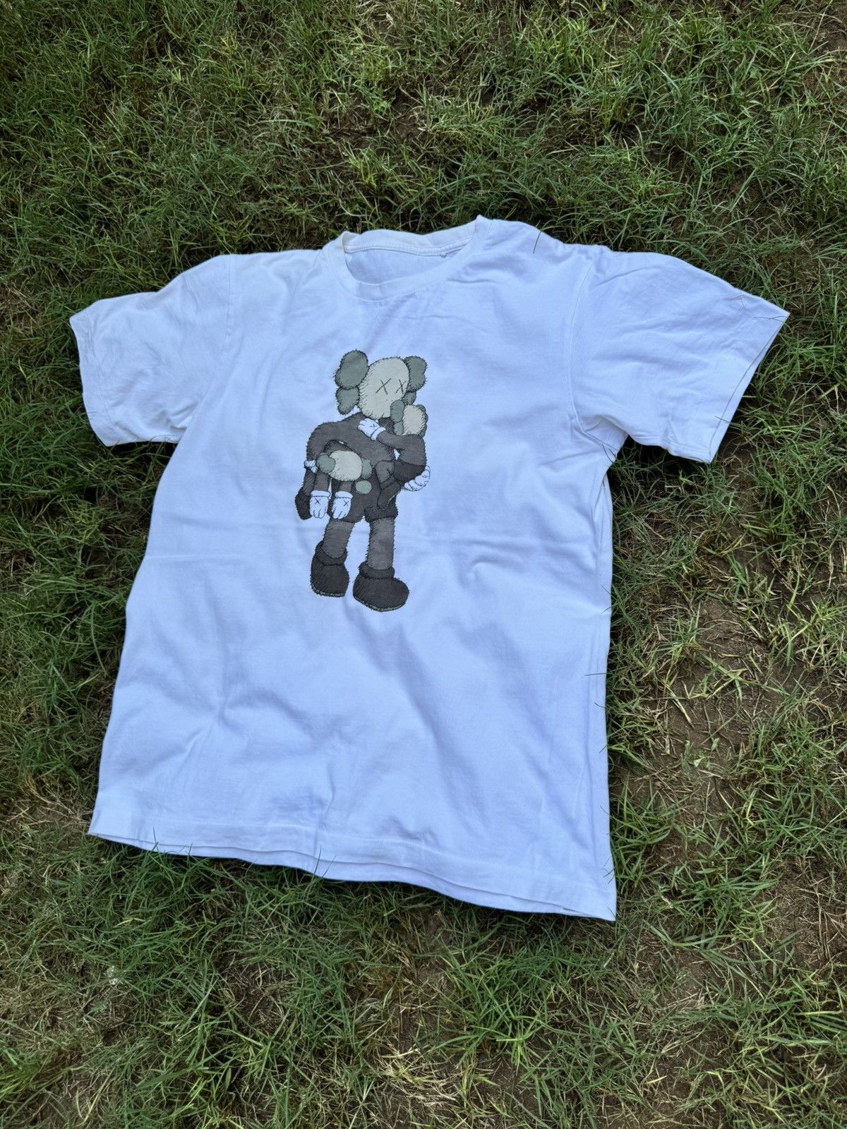 Kaws KAWS x UNIQLO Clean Slate UT SS19 T-shirt The t-shirt Size US M / EU 48-50 / 2 - 2 Thumbnail
