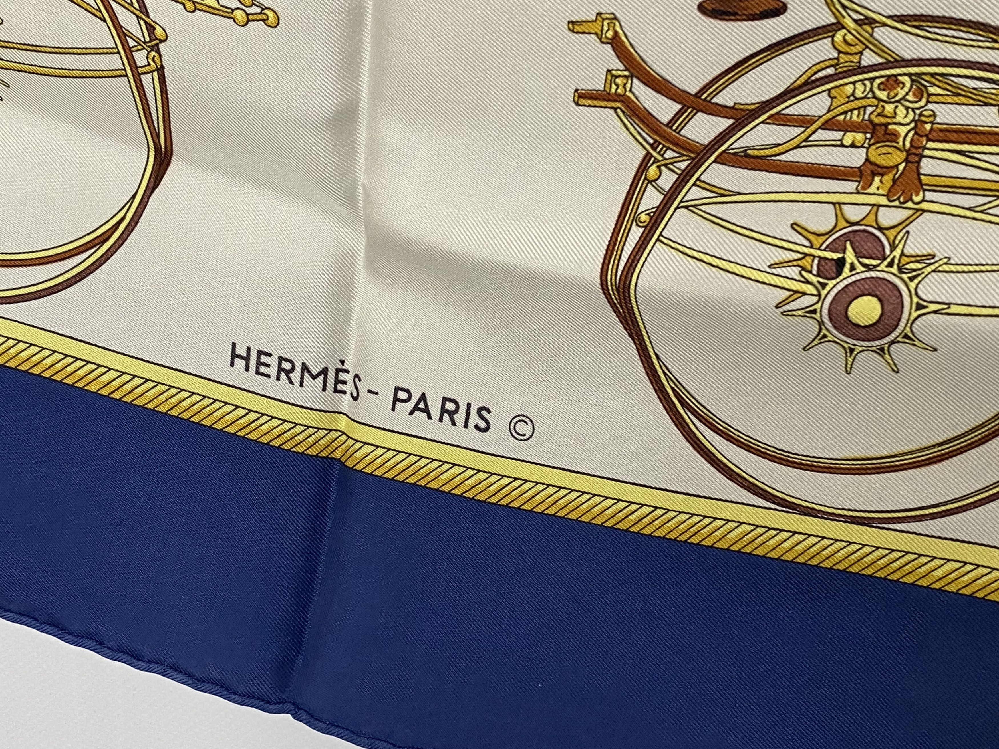 Hermes × Vintage HERMES "LES VOITURES A TRANSFORMATION" SILK SCARF HAND ROLL Size ONE SIZE - 3 Thumbnail
