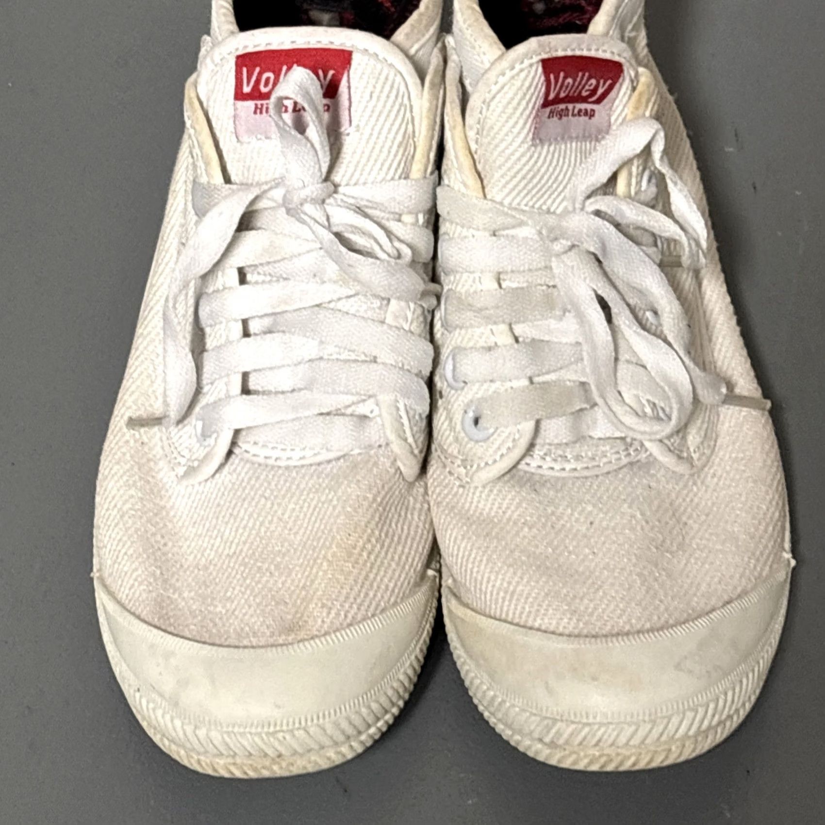 Vintage VINTAGE Volley High Leap Sneaker Mens 7 EU 39 All White Lace Up Unisex White Sneakers Mens Size 7 EU 39 Australia Volley High Leap Sneaker Size US 6 / EU 39 - 3 Thumbnail