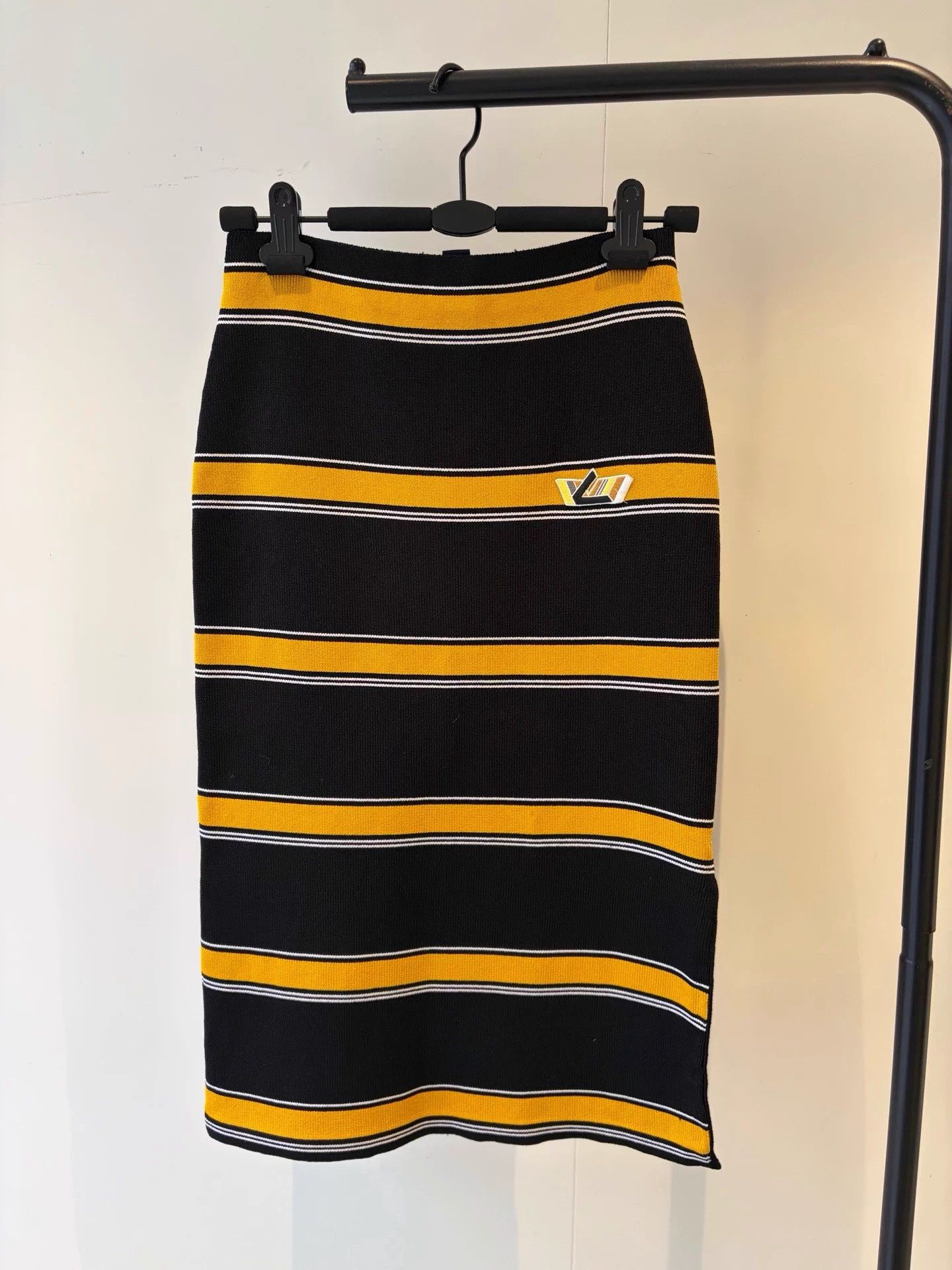 Louis Vuitton LV striped knit bodycon skirt Deadstock S Size 26" / US 2 / IT 38 - 2 Thumbnail