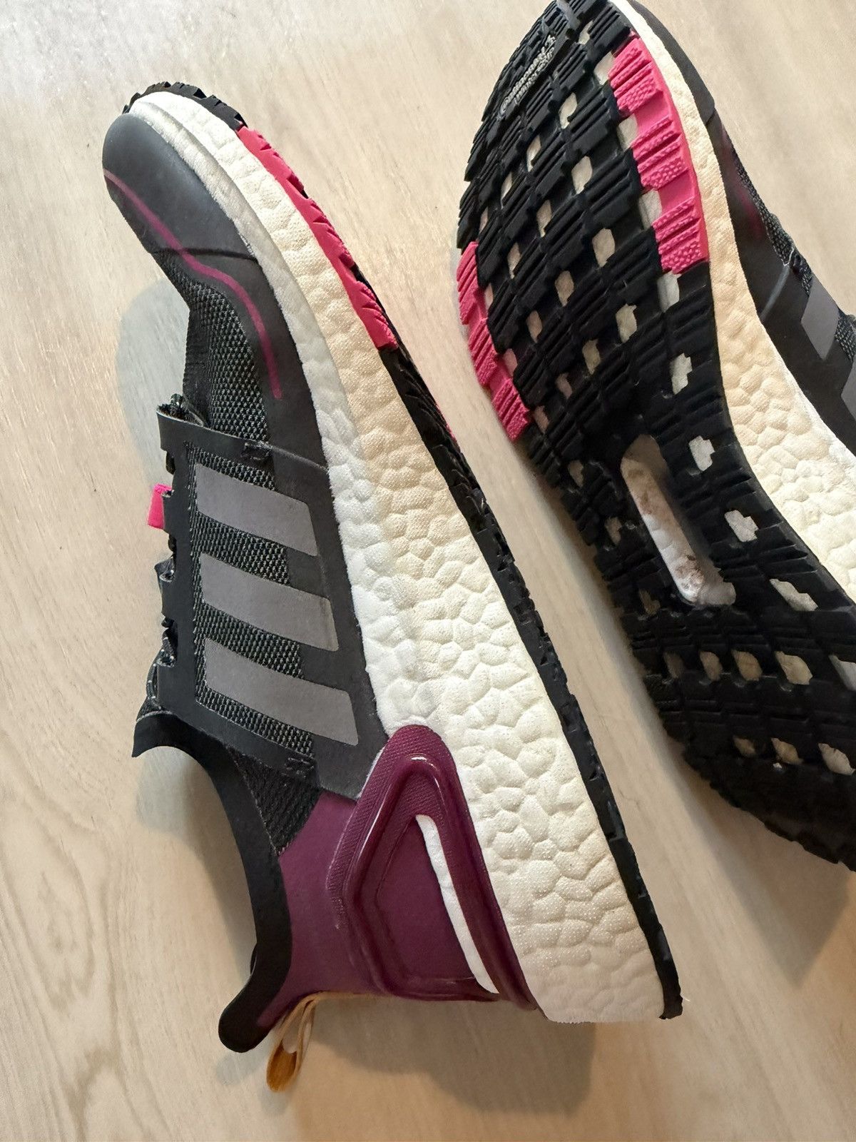 Adidas Adidas Ultra Boost Winter 'Black Power Berry' EG9803 Sz 7.5 Size US 7.5 / IT 37.5 - 4 Thumbnail