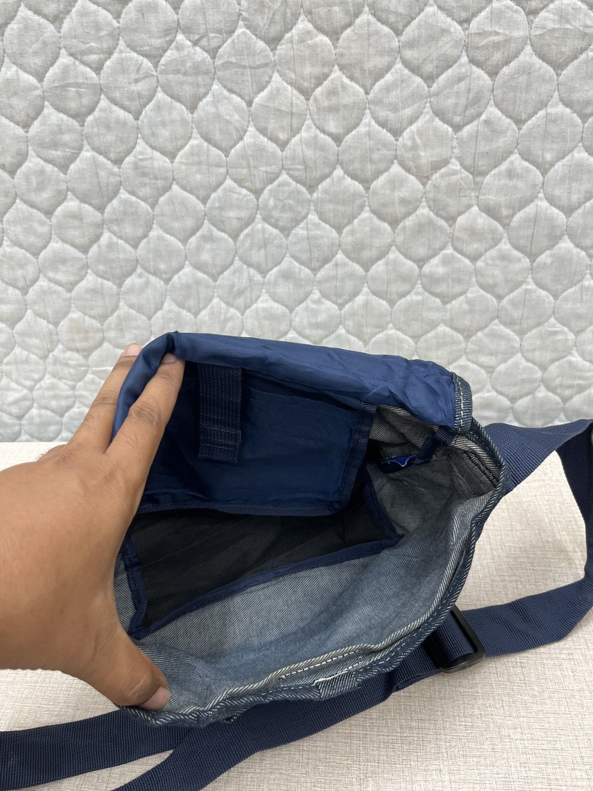 Champion × Lee 🔥🔥🔥STEALS CHAMPION & LEE RIDERS BAG Size ONE SIZE - 23 Thumbnail