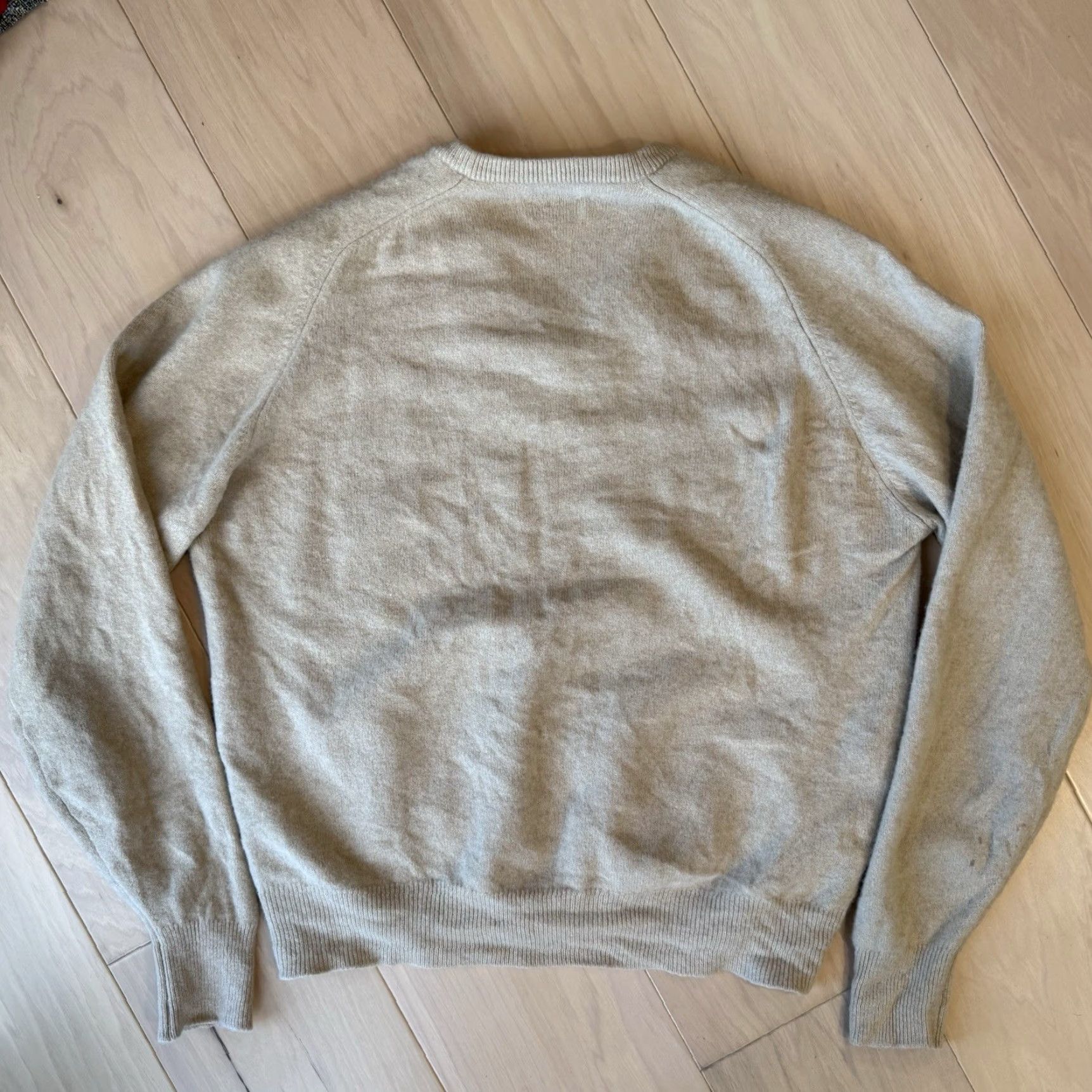 Brooks Brothers Vintage Brooks Brothers Lambswool Sweater Small Beige V Neck Mens Wool Pullover Knit Regular Solid Fashion Pattern Ac?t? Size US S / EU 44-46 / 1 - 7 Thumbnail