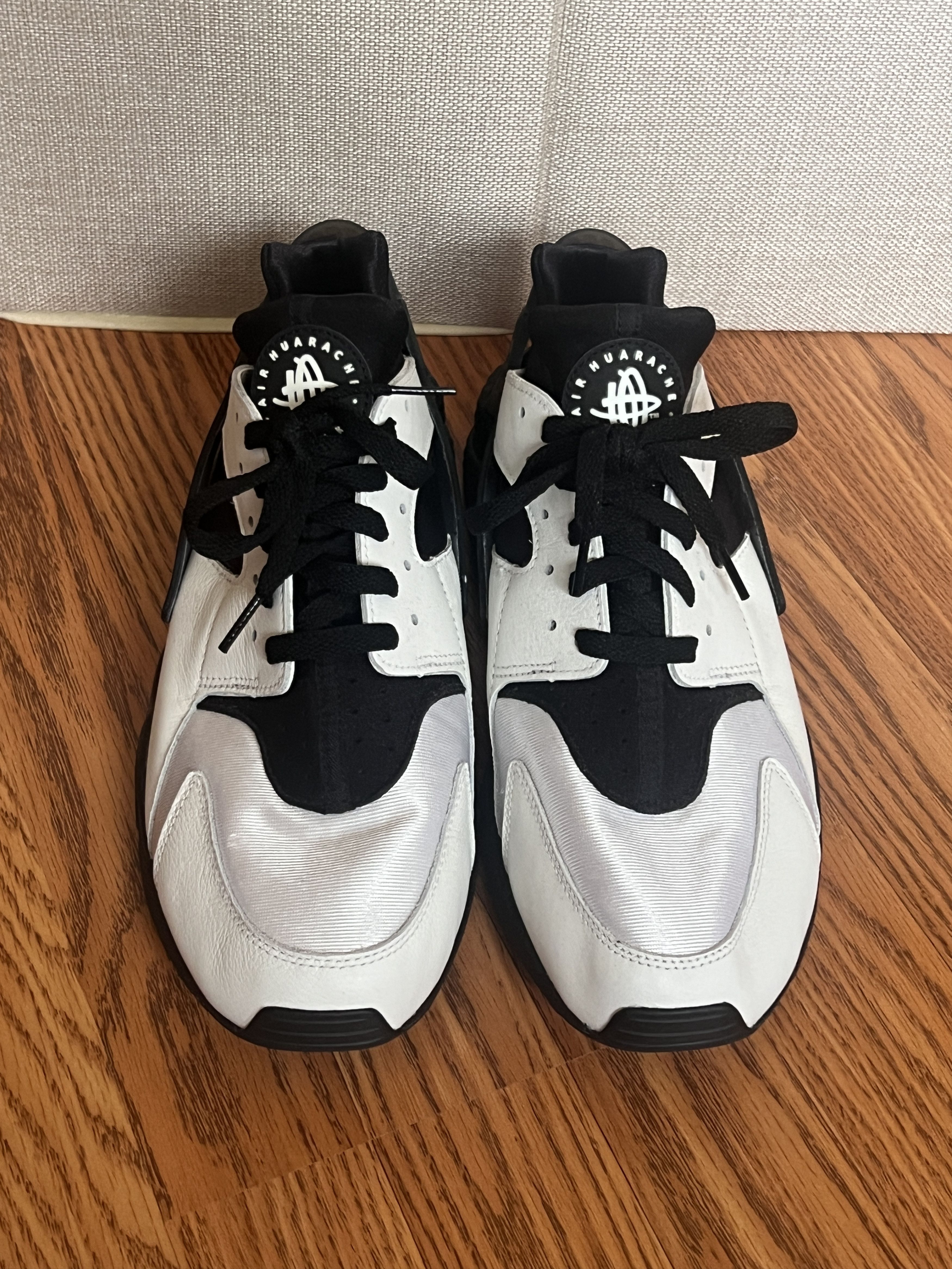 Nike NIKE AIR HUARACHE WHITE BLACK MENS SIZE 12 Size US 12 / EU 45 - 2 Thumbnail