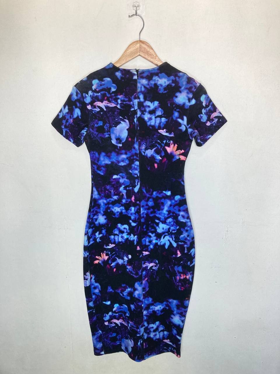 McQ Alexander McQueen McQ Alexander Mcqueen 2015 Floral Bodycon Midi Dress Size M / US 6-8 / IT 42-44 - 2 Thumbnail