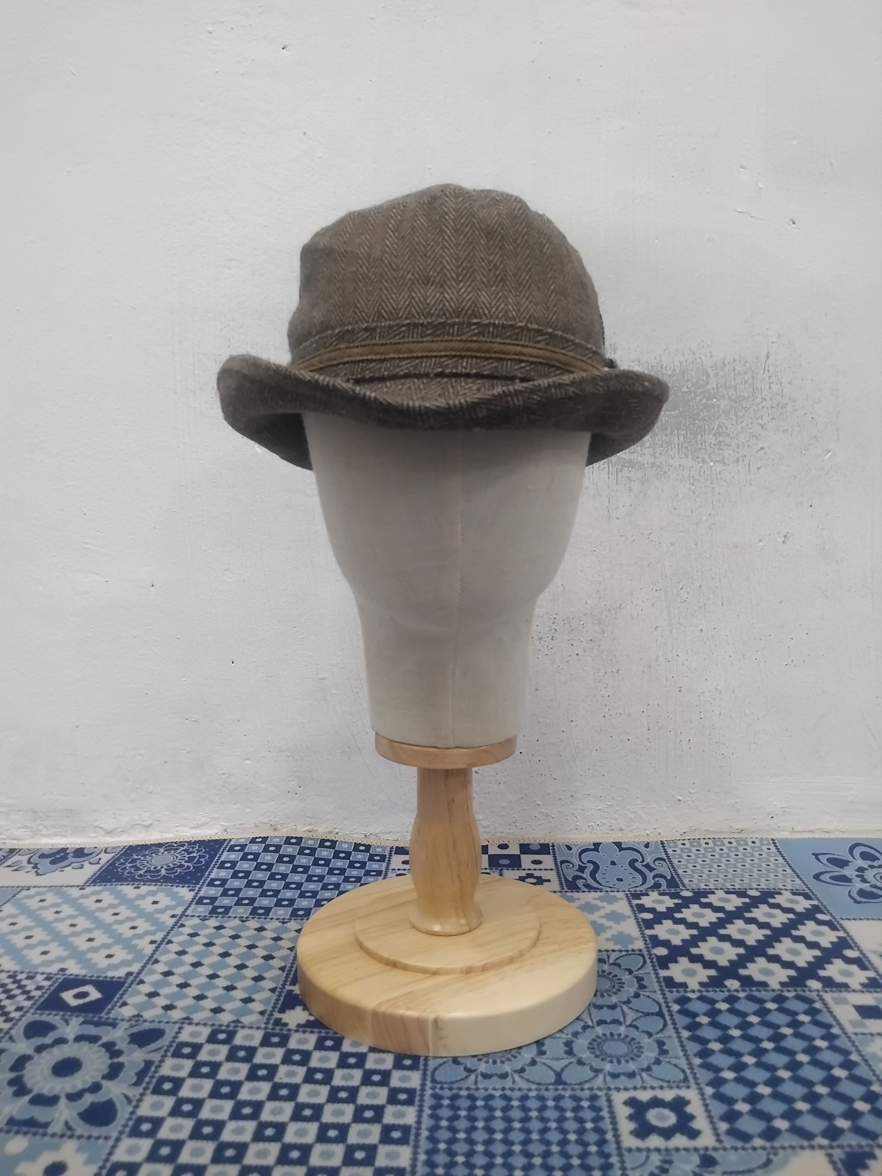 Other 💥Golden bear checkered grey hat Size 38 - 4 Thumbnail