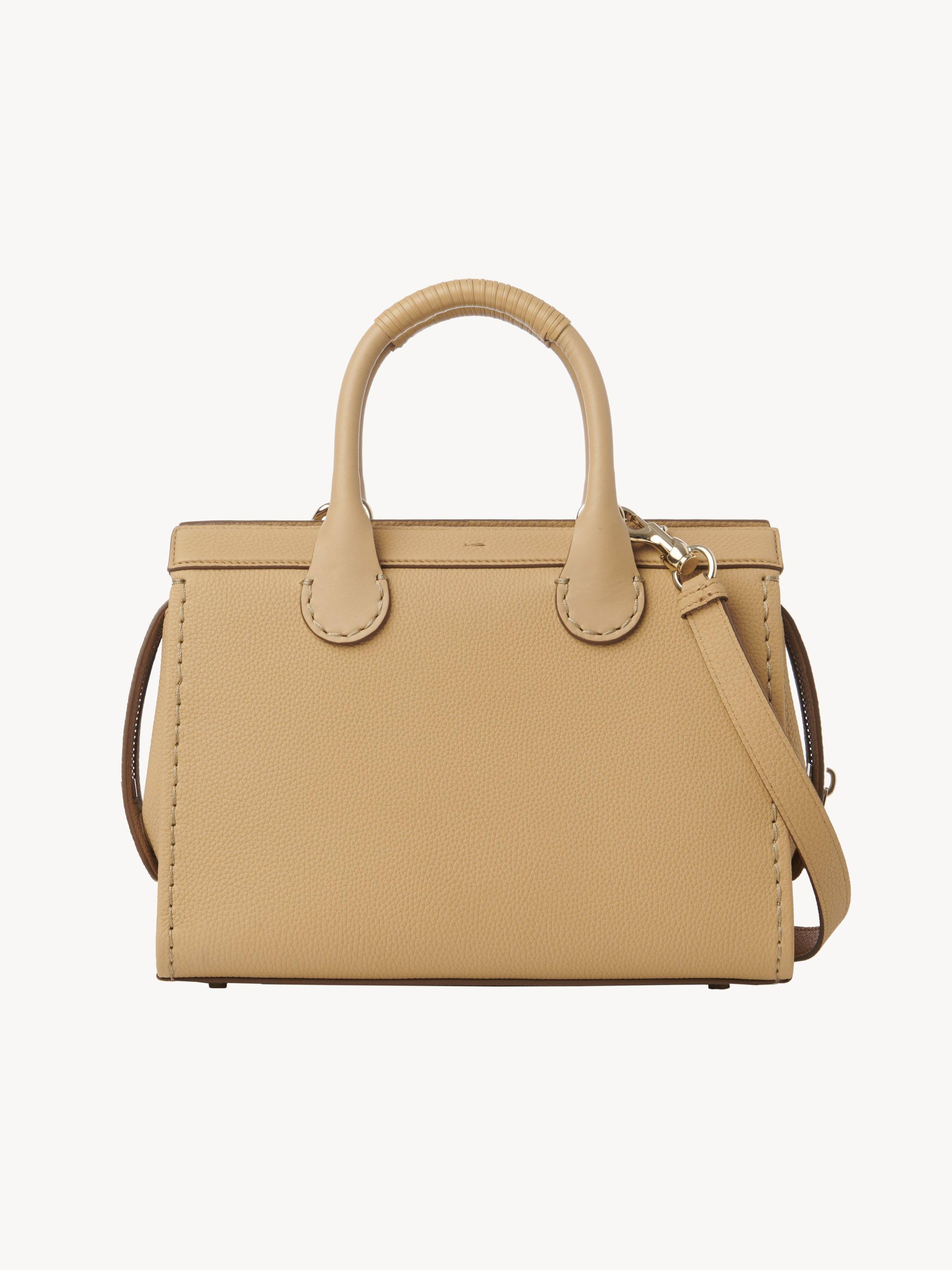 o1loc1c0424 Size: OS CHC23 Edith Tote Bag in Milky Brown