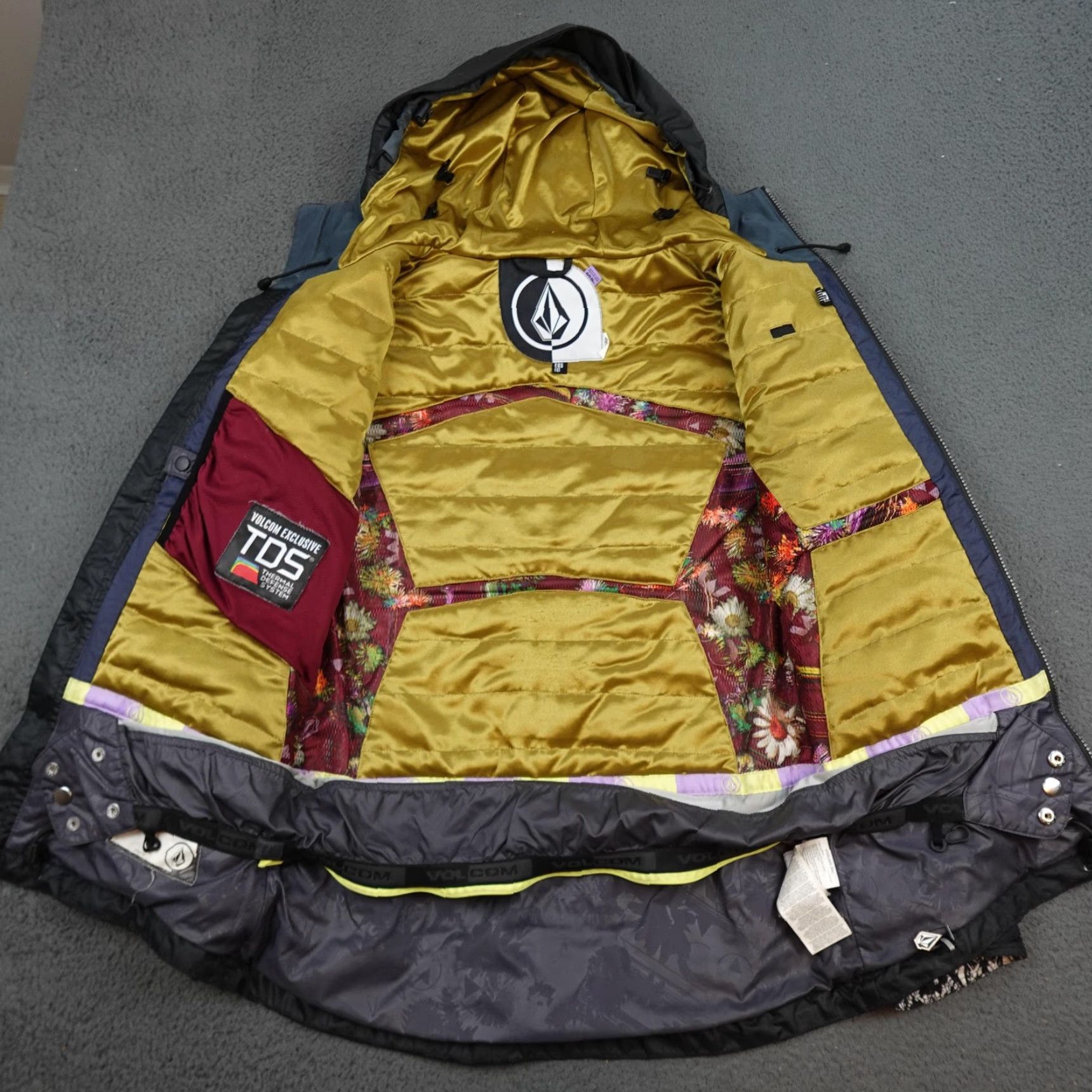 Volcom Volcom Jacket Womens Medium Black Hooded Full Zip TDS Thermal Insulated EQS Puffer, Softshell, Zip, Pockets, Lined, Wool? Size S / US 4 / IT 40 - 6 Thumbnail