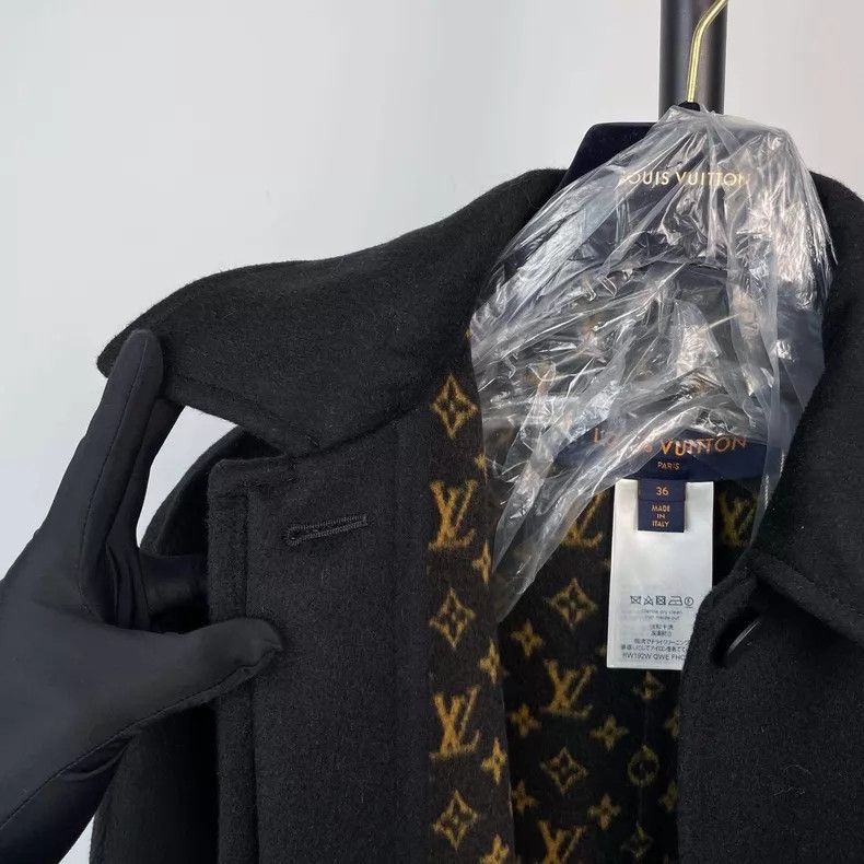Louis Vuitton Louis Vuitton Black woolen cloak coat with full print on t Size XS / US 0-2 / IT 36-38 - 6 Thumbnail