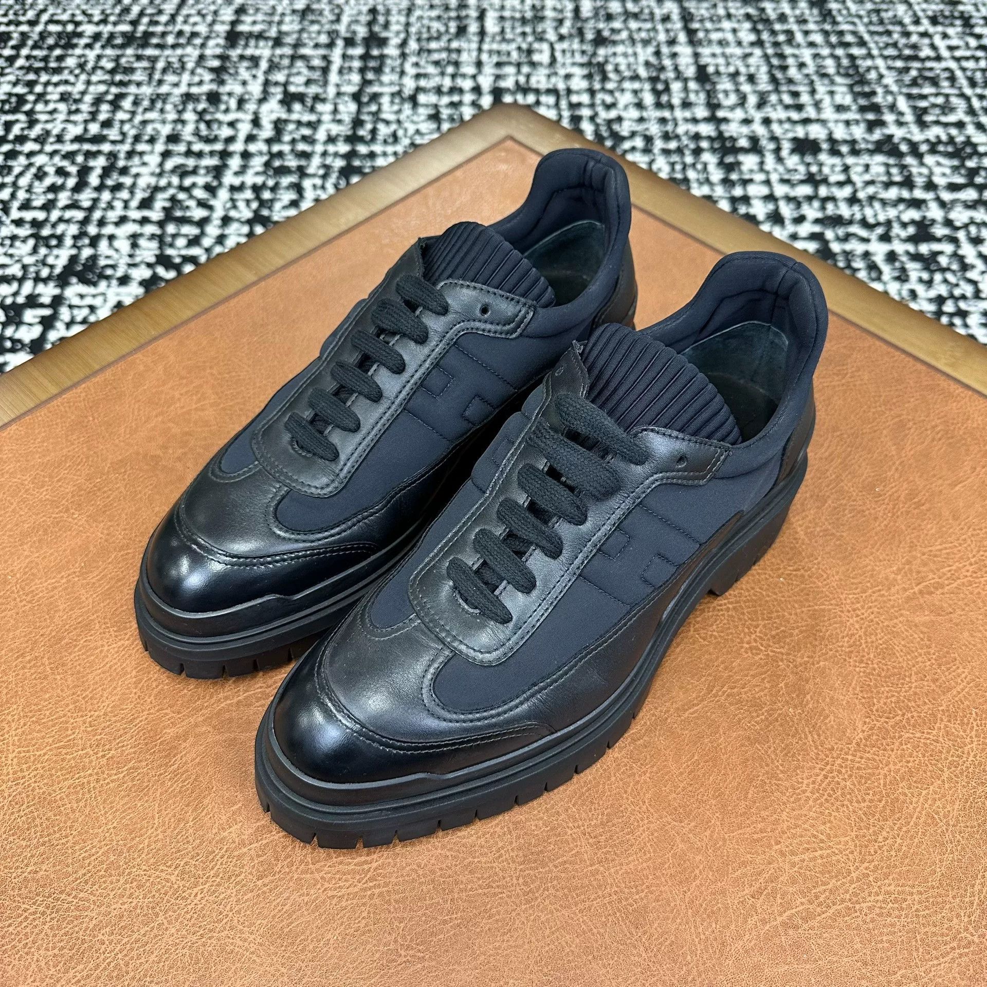 Hermes Hermes Casual Black Lowtop Sneakers 6 Men Size US 6 / EU 39 - 1 Thumbnail