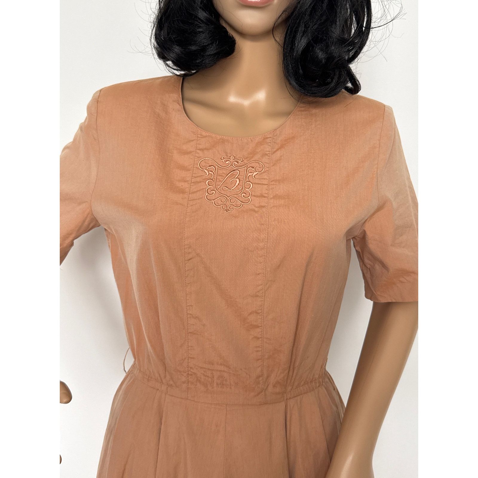 Burberry 70's Burberrys Tan day dress Embroidered Crest, size tab S Size S / US 4 / IT 40 - 6 Thumbnail