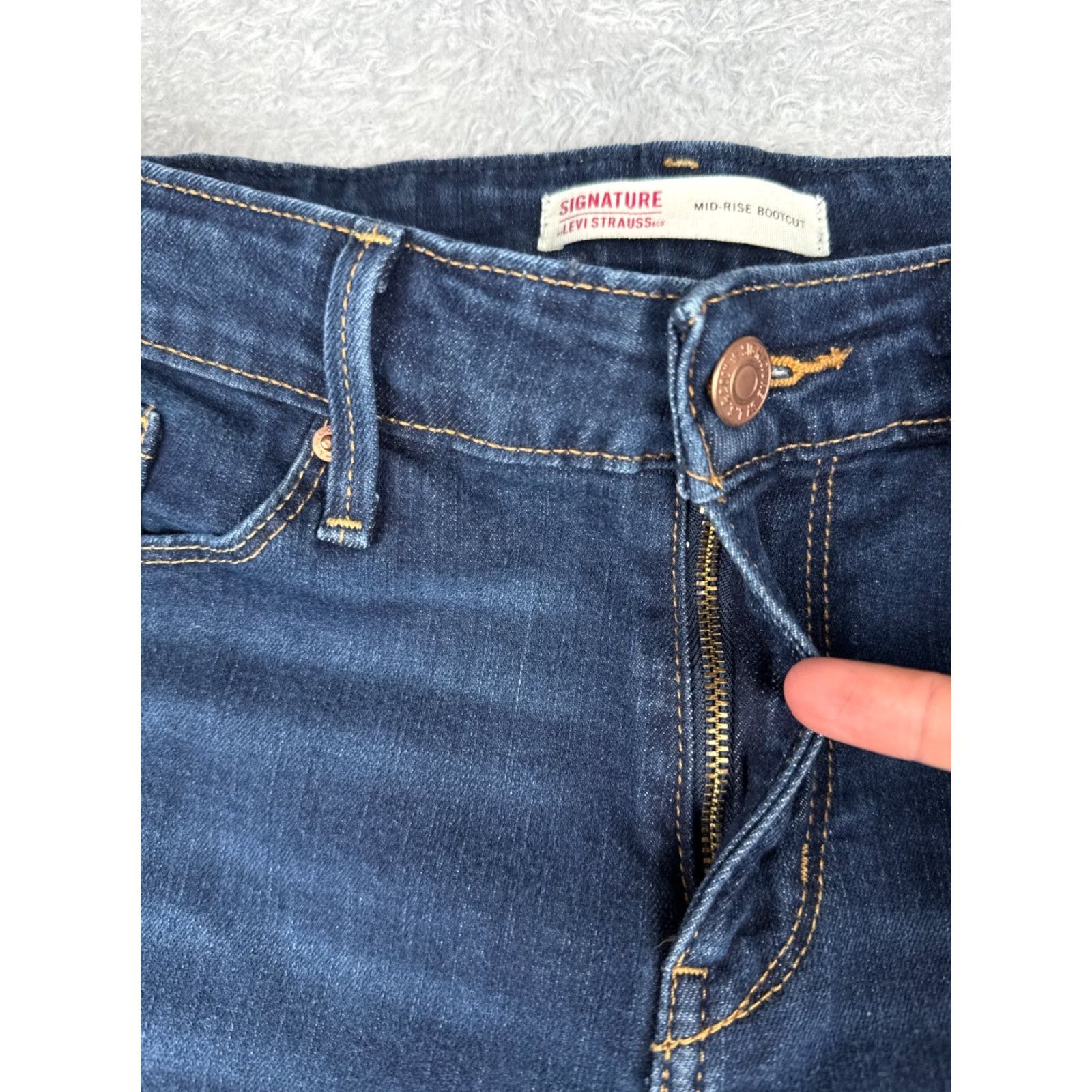Levi's Levi's Jeans Women Bootcut 10 Adult Blue Denim Mid Rise 30x30 Signature 5-Pocket Distressed Cotton Blend Size 32" / US 10 / IT 46 - 5 Thumbnail