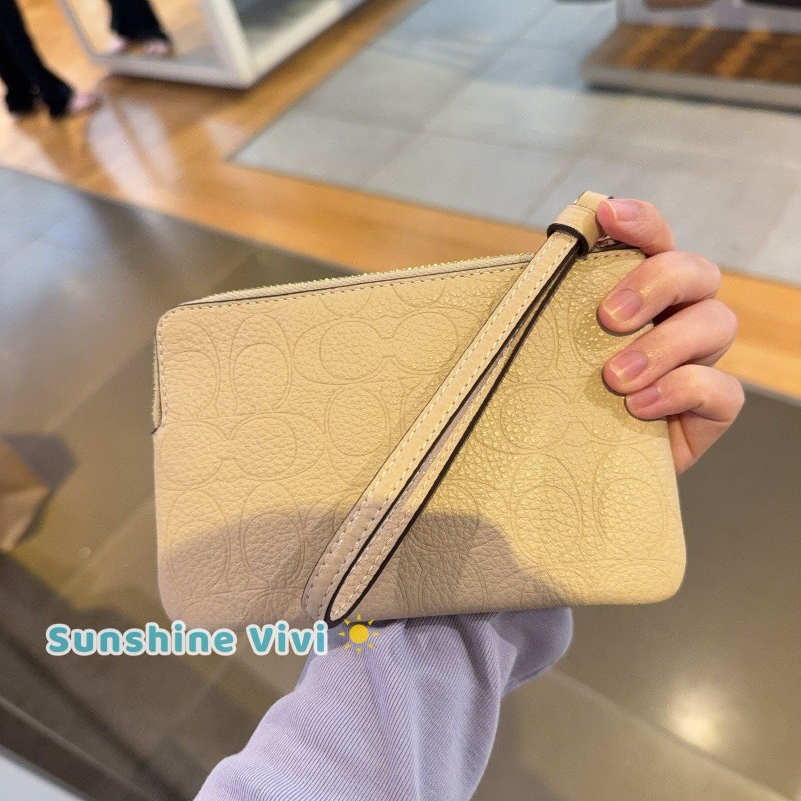 Coach NWT Coach Corner Zip Wristlet In Signature Leather Oat CCJ73 Size ONE SIZE - 3 Thumbnail