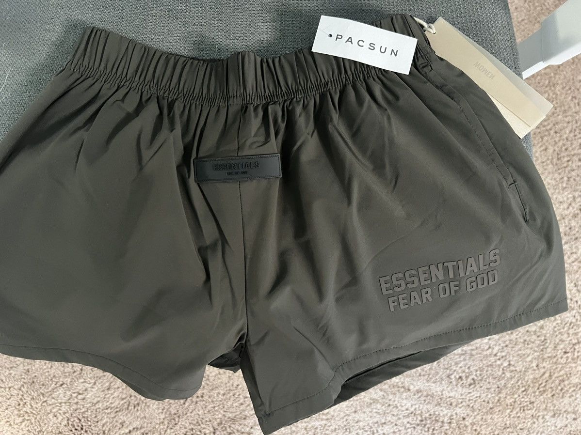 Essentials × Fear of God Off Black Essentials Fear of God Women’s shorts size XS Size 24" / US 00 / IT 34 - 1 Thumbnail