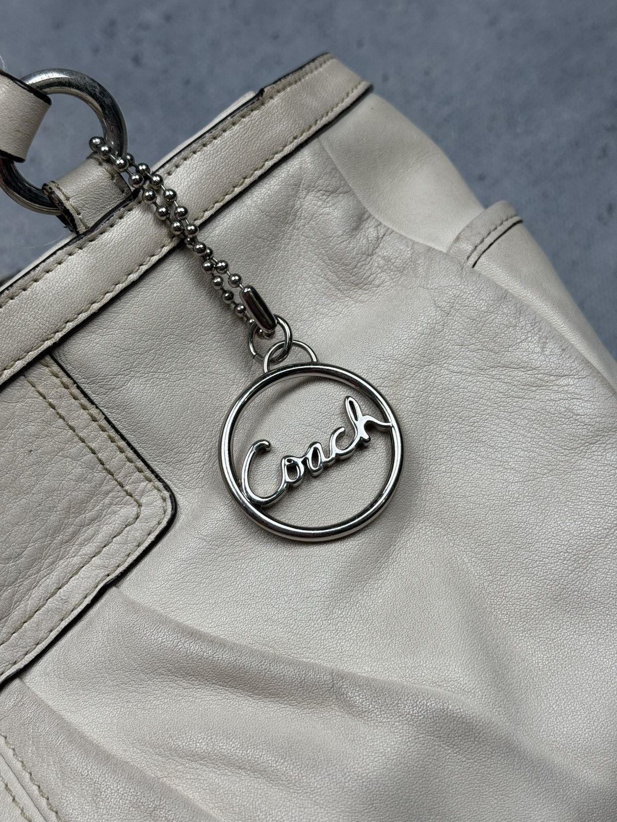 Coach Vintage Coach Beige Leather Tote Bag With Charm Turnlock Size ONE SIZE - 9 Thumbnail