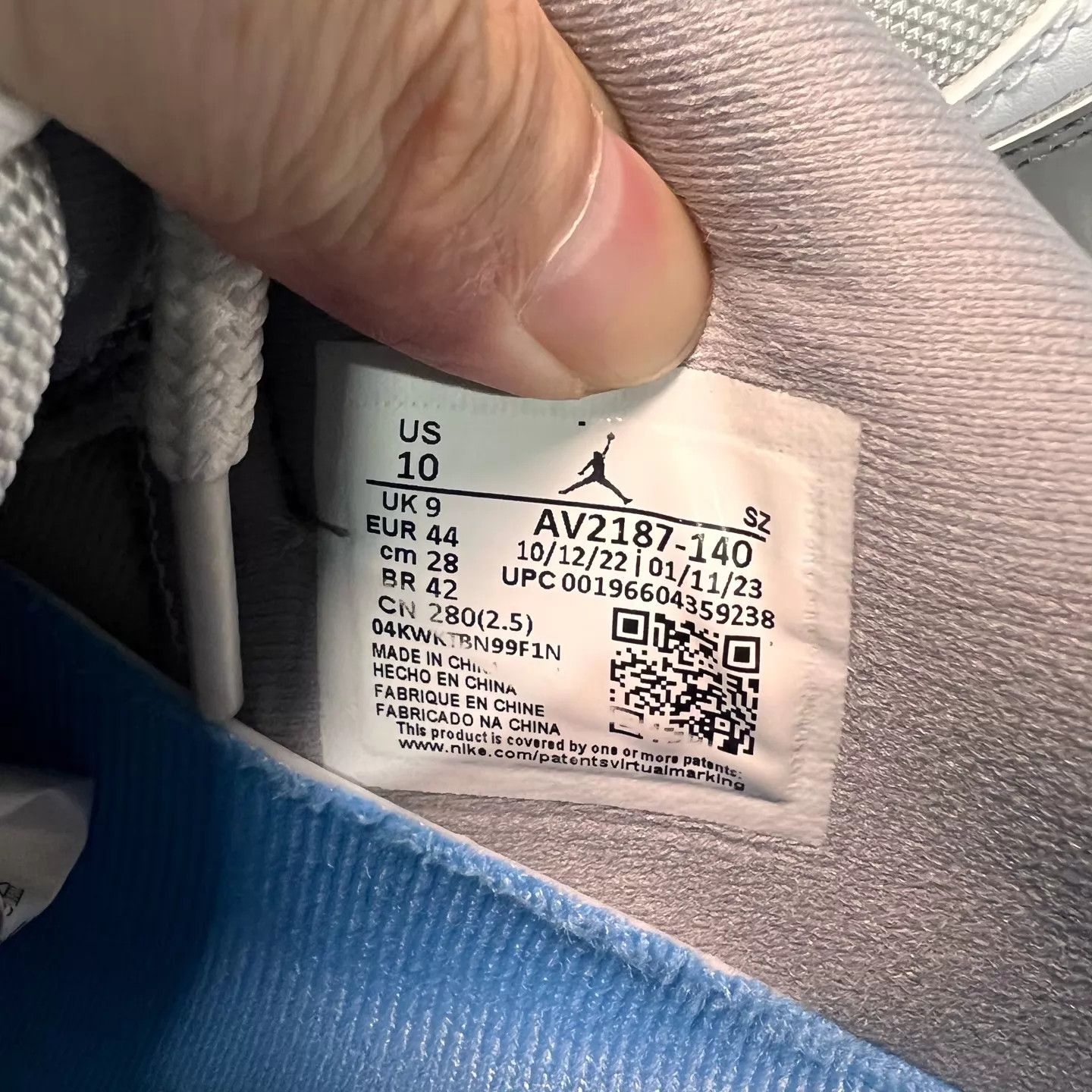Nike Jordan AJ11 Low White/Grey 44 97 New AV2187-140 Size US 10 / EU 43 - 7 Thumbnail