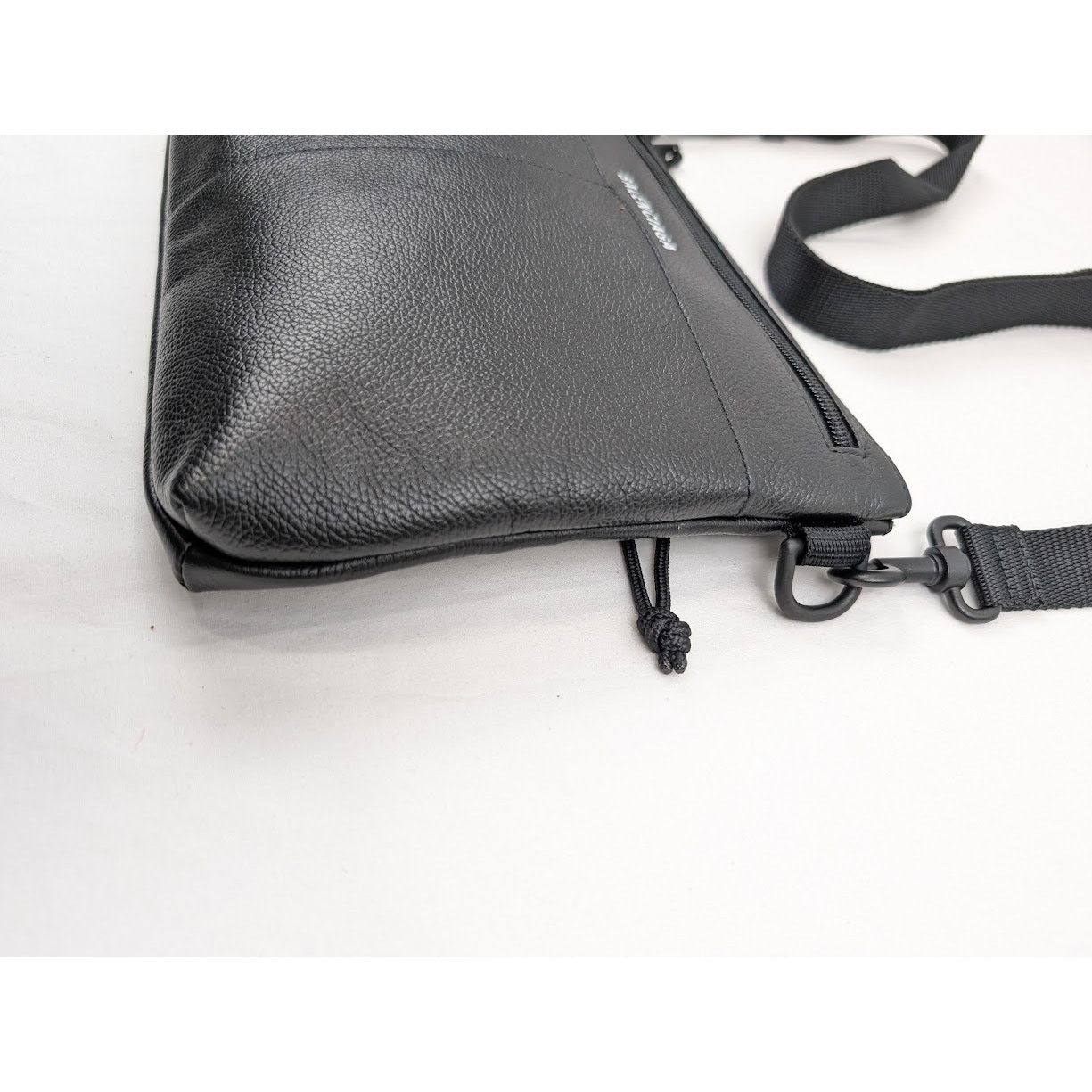 Balenciaga o1rshd1 Size: OS / Calf Grained Explore Crossbody Flat Pouch Size ONE SIZE - 5 Thumbnail