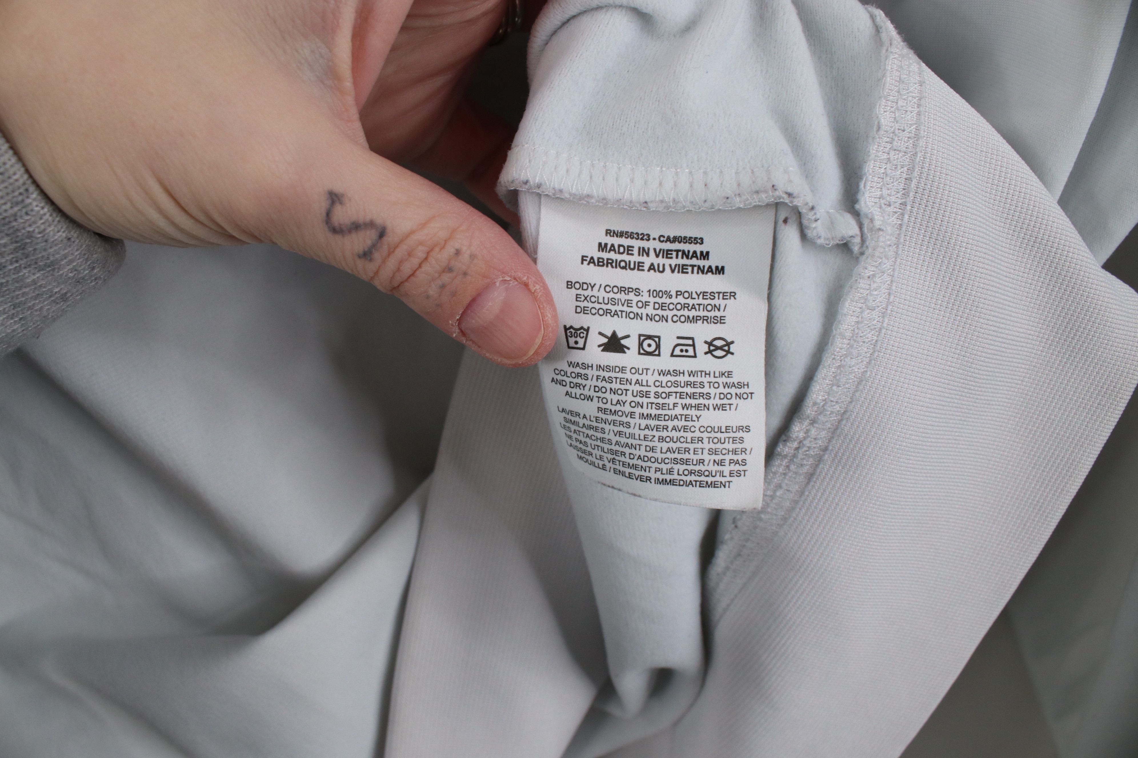 Nike Y2K Nike Taped Logo Lightweight Crewneck Sweatshirt White Size US L / EU 52-54 / 3 - 10 Thumbnail