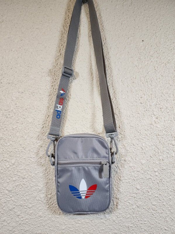 Adidas BNWT Adidas Side Bag Size ONE SIZE - 1 Thumbnail