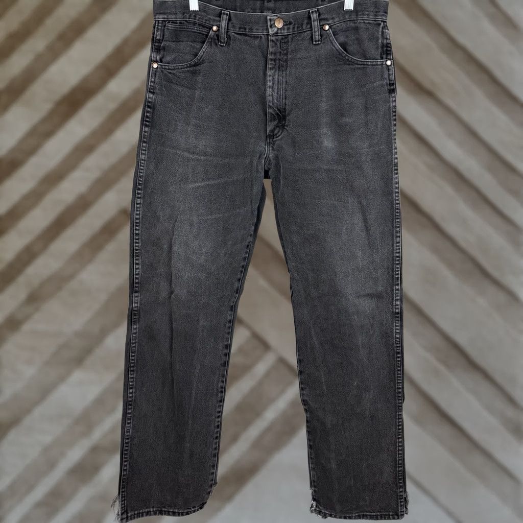 Wrangler VINTAGE Wrangler 13MWZ Jeans Mens 35x34 Faded Black Denim Distressed Cowboy Cut Straight 5-Pocket Denim N/A Mens Size US 35 - 1 Thumbnail