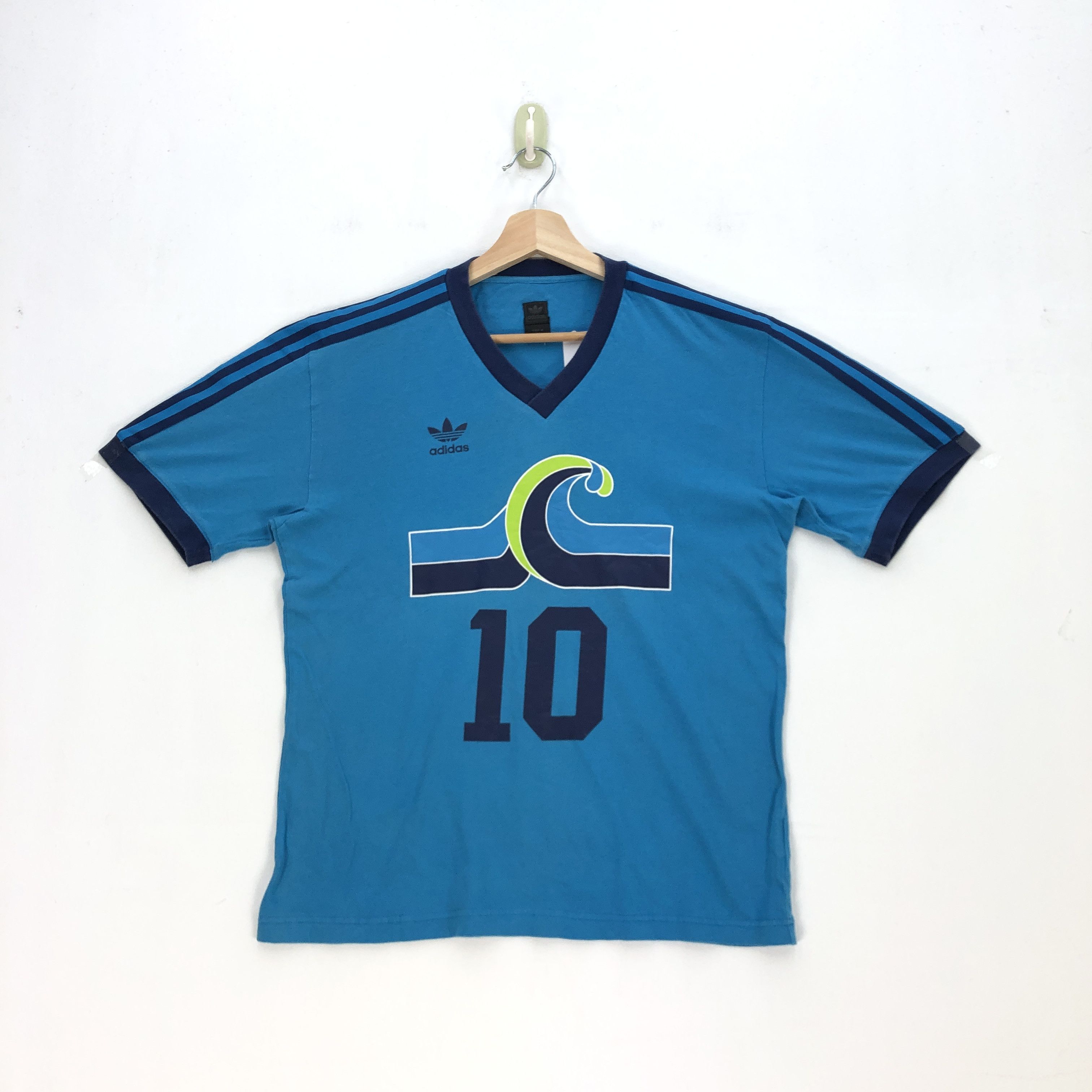 Adidas Vintage Y2K Adidas T Shirt Adidas 10 Beach Sportswear Tees Size US S / EU 44-46 / 1 - 1 Thumbnail
