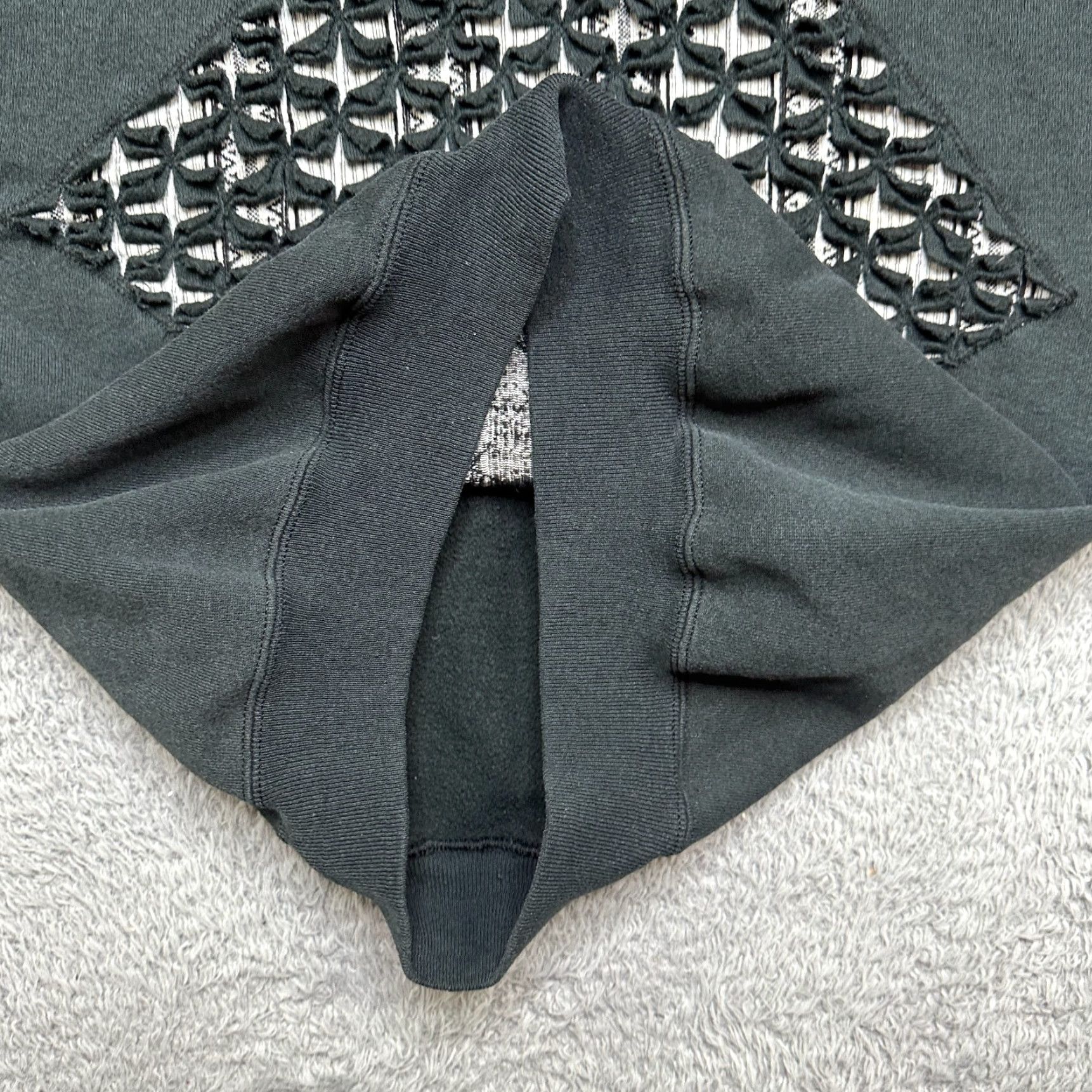 Hanes VINTAGE Hanes Shirt L Black 1990s Grunge Graphic Crewneck Sweatshirt Sz Large Mens Size L / US 10 / IT 46 - 5 Thumbnail