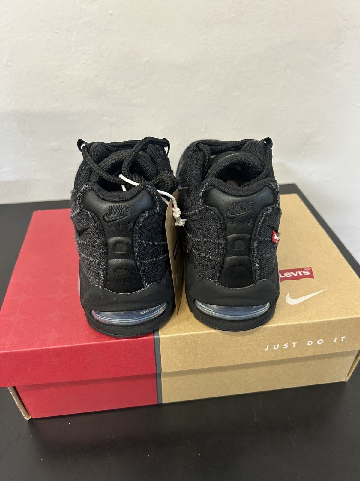 Nike Airmax 95 x Levis Size US 7 / EU 40 - 4 Thumbnail