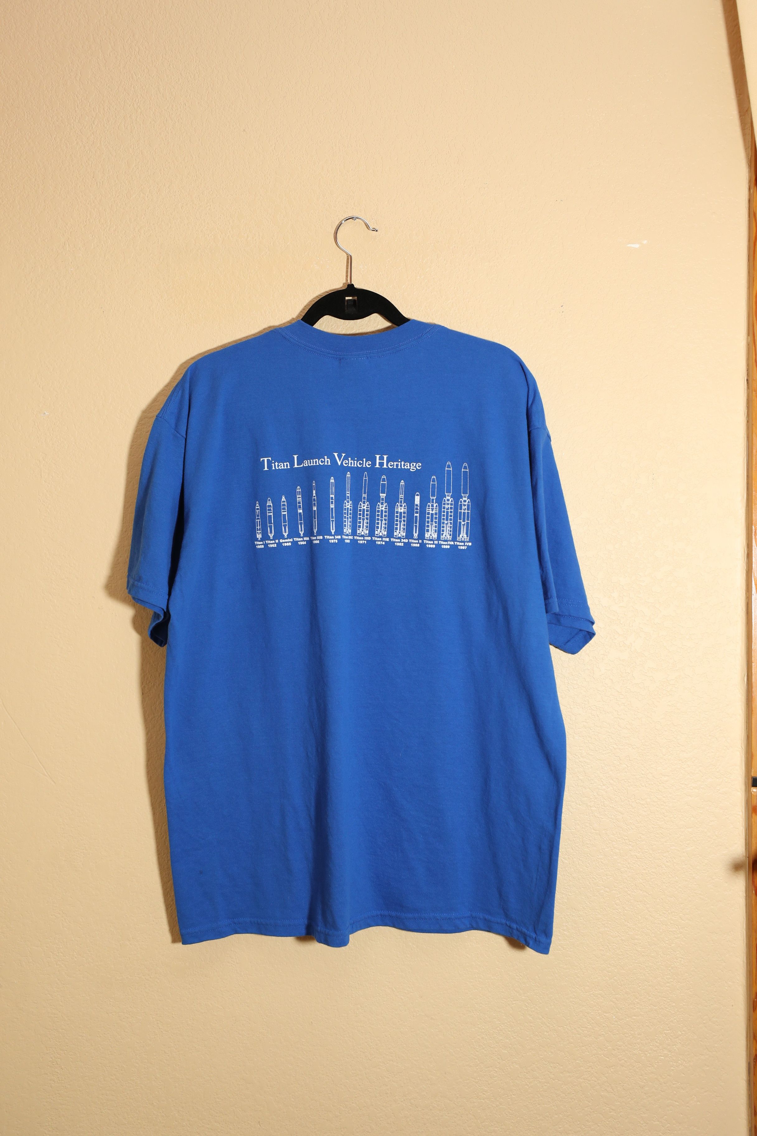 Gildan × Vintage Lockheed Martin Titan Launch Vehicle Heritage Tee (XL) Size US XL / EU 56 / 4 - 2 Thumbnail