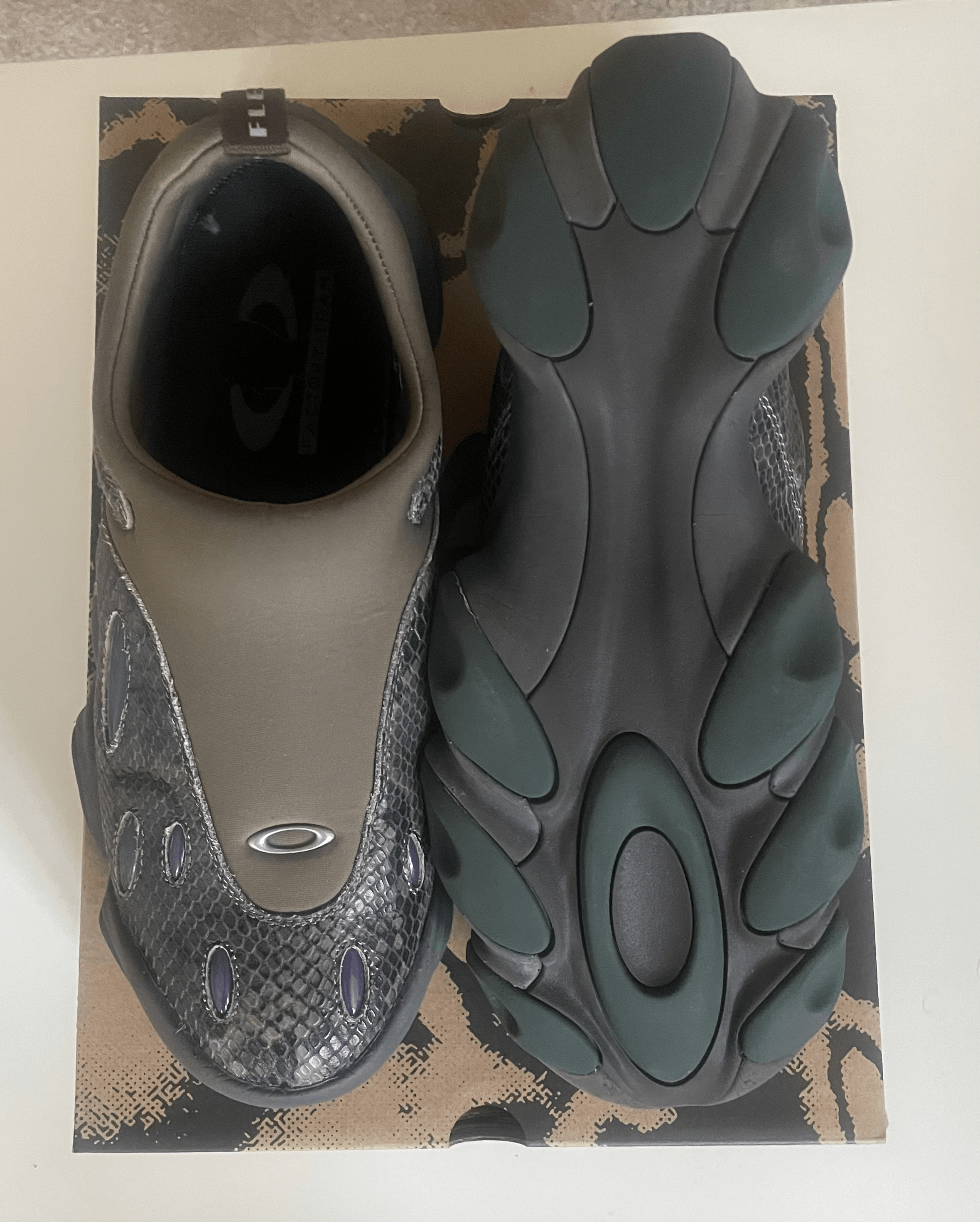 Brain Dead × Oakley Brain Dead x Oakley Factory Team Python Flesh - Dusky Green Size US 9.5 / EU 42-43 - 3 Thumbnail