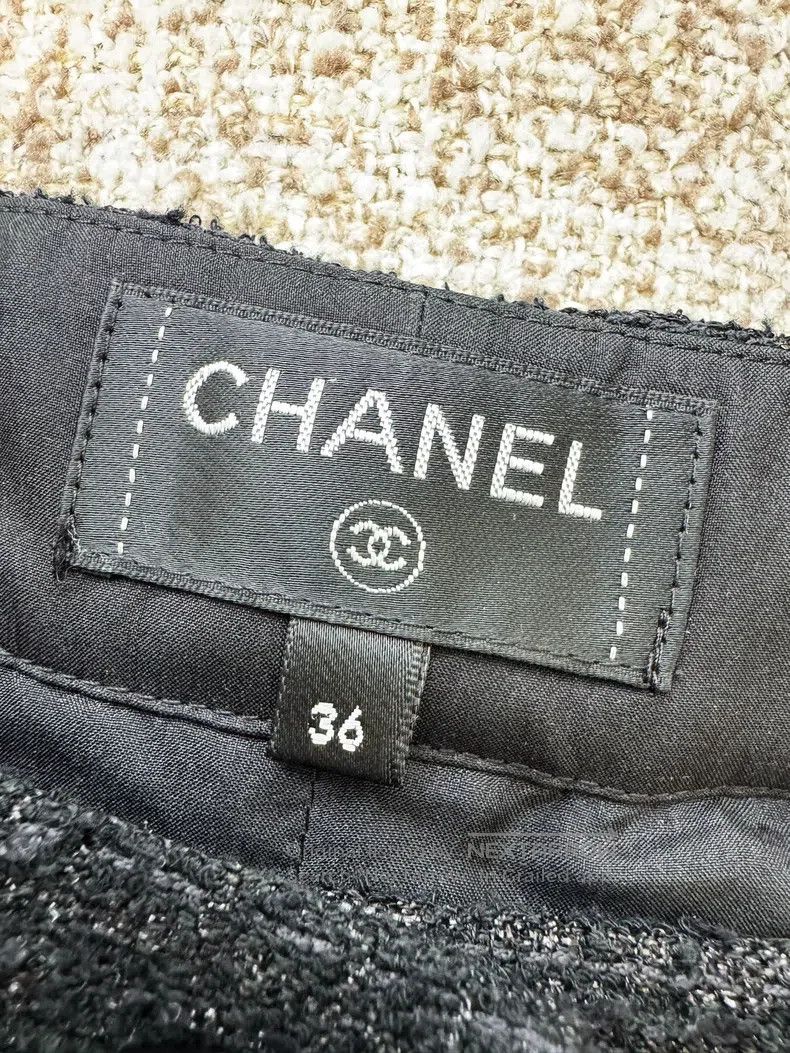 Chanel Chanel 20P silver braided rolled-edged black tweed shorts Size 24" / US 00 / IT 34 - 3 Thumbnail