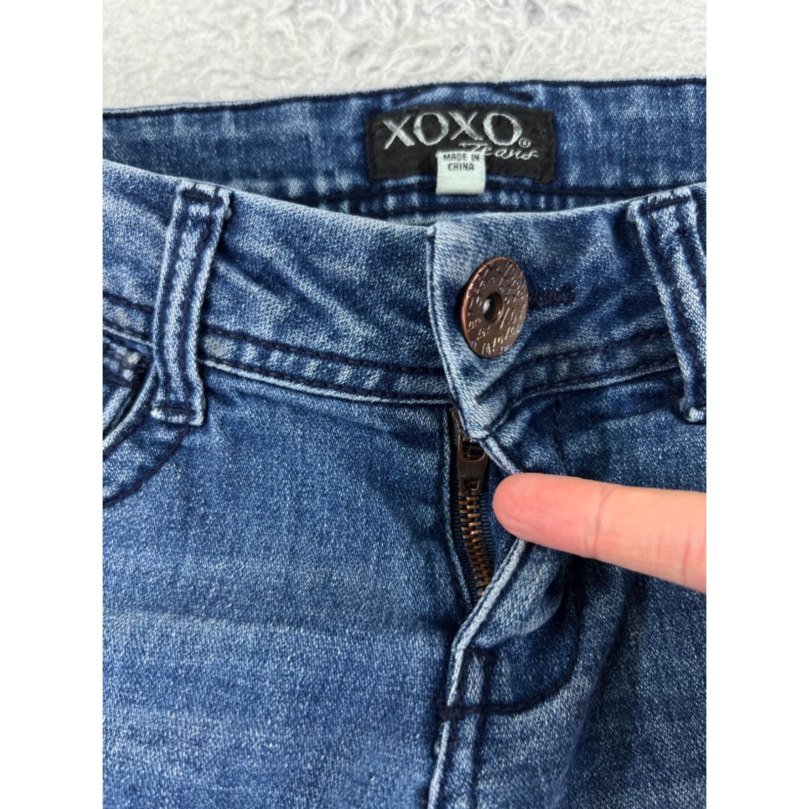 XOXO XOXO Jeans Women's Jeans Denim Blue 25x27 Skinny Low Rise 5-Pocket Embroidered Zipper Button Floral Cotton Stretch Read Size 25" / US 0 / IT 36 - 5 Thumbnail