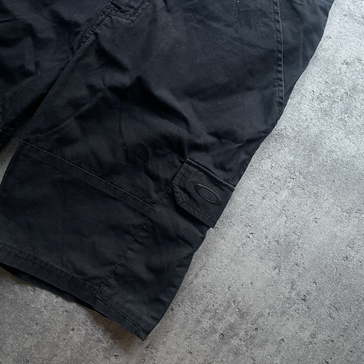 Oakley × Vintage Vintage 90s Oakley Cargo Shorts Custom Fit Size US 32 / EU 48 - 2 Thumbnail