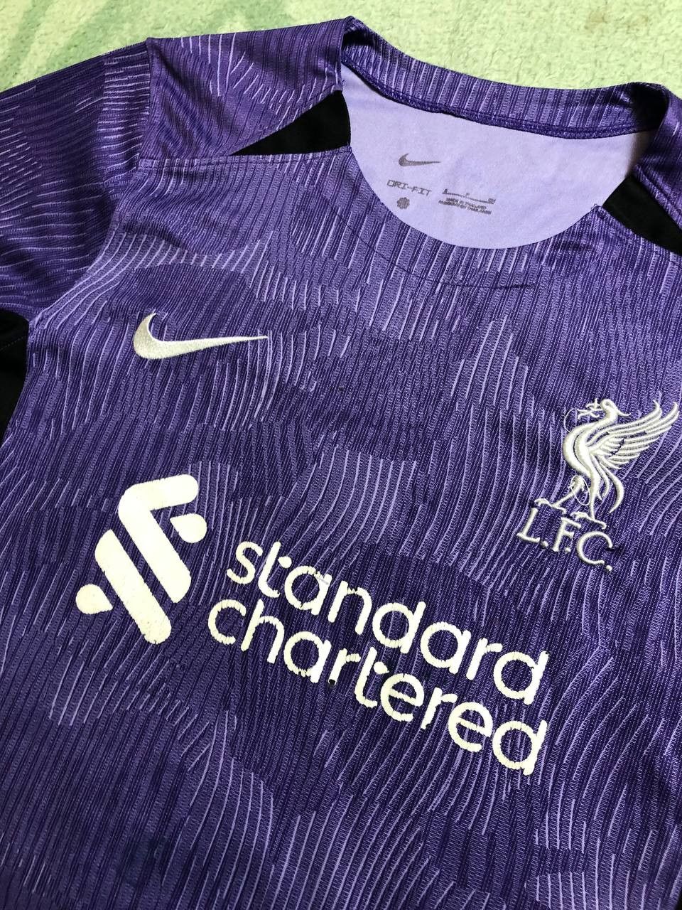 Nike LIVERPOOL AWAY FOOTBALL SHIRT SOCCER JERSEY NIKE Size US S / EU 44-46 / 1 - 7 Thumbnail