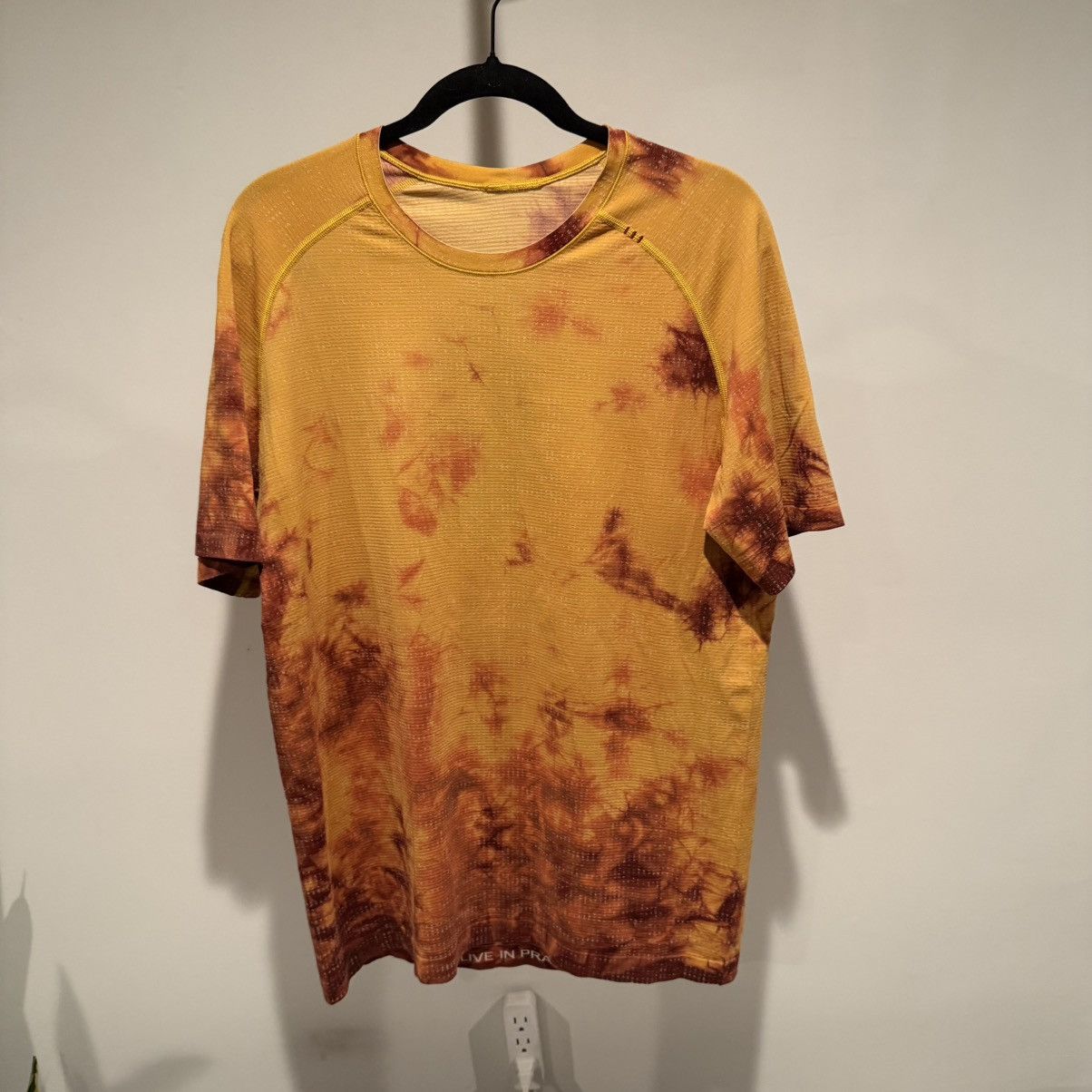 Lululemon Lululemon Men’s Tie-Dye Performance Athletic Training Shirt Size US L / EU 52-54 / 3 - 1 Thumbnail