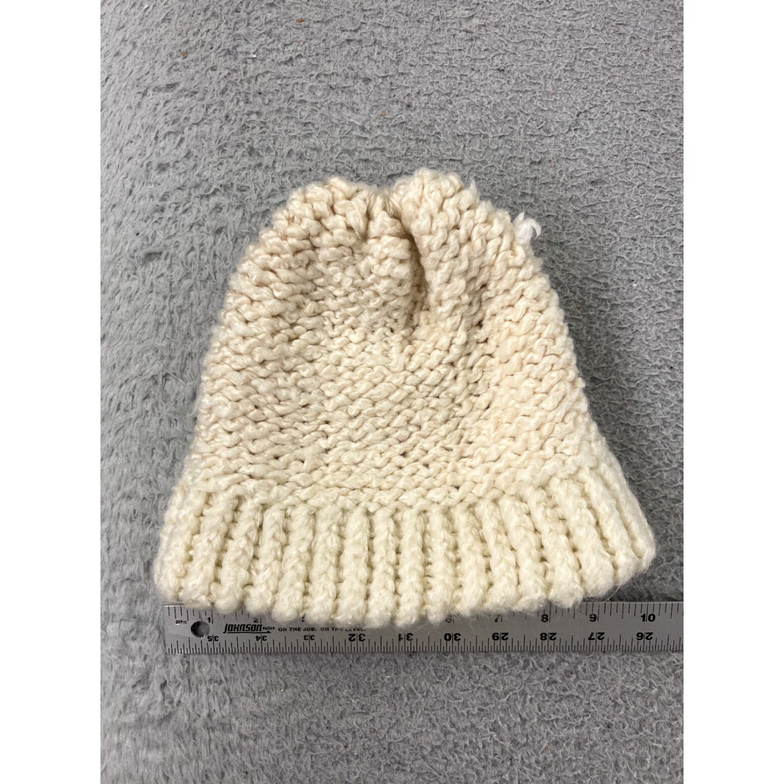 Vintage Womens Beanie Hat/Cap One Size Ivory Knit Ribbed Acrylic Blend Winter Snow Ski (Beanie/Toque) Womens Winter Ski Theme Size ONE SIZE - 3 Thumbnail