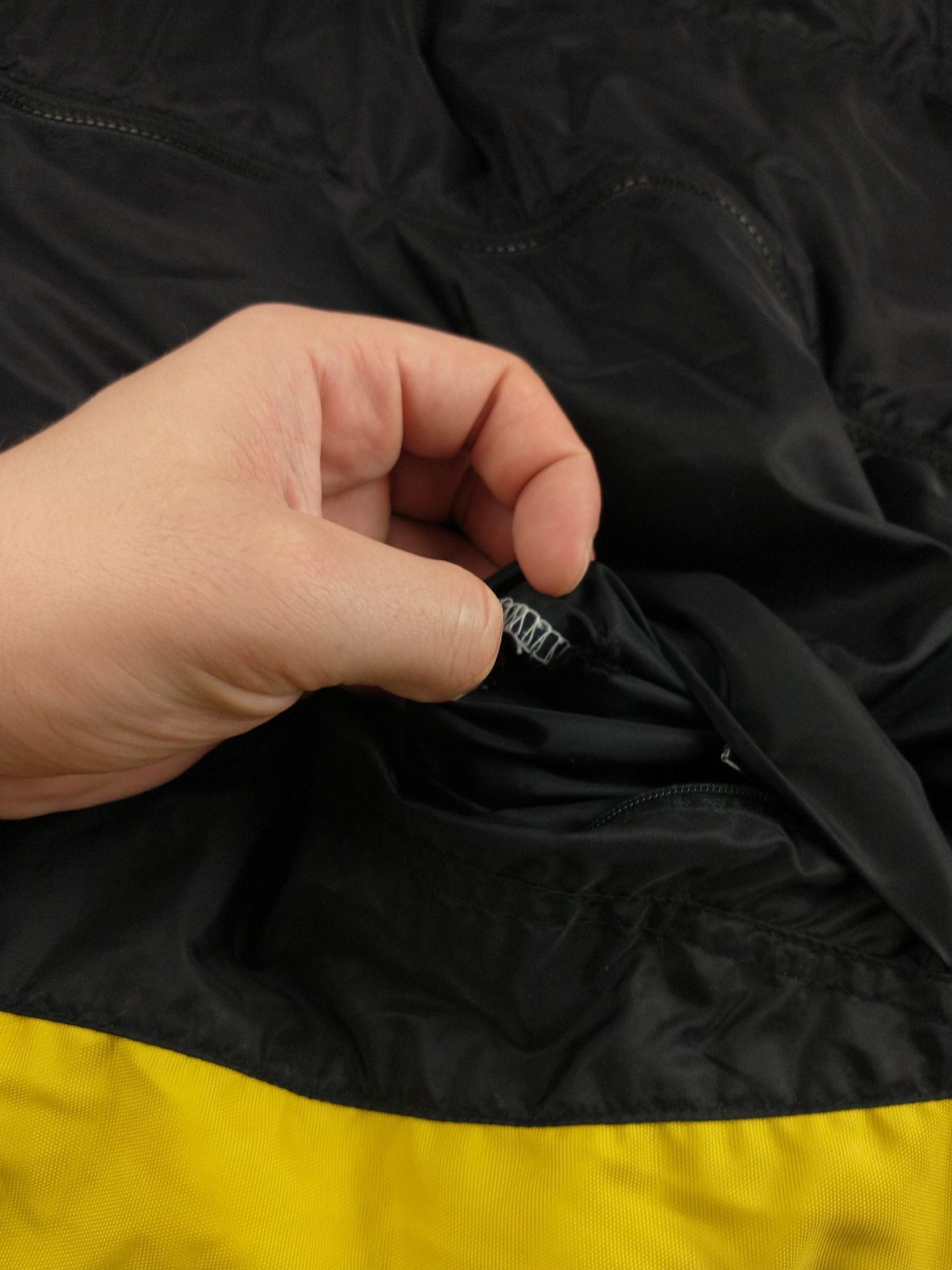 Nike Vintage 90s Nike Jacket Swoosh Black and Yellow Hooded Size US L / EU 52-54 / 3 - 13 Thumbnail