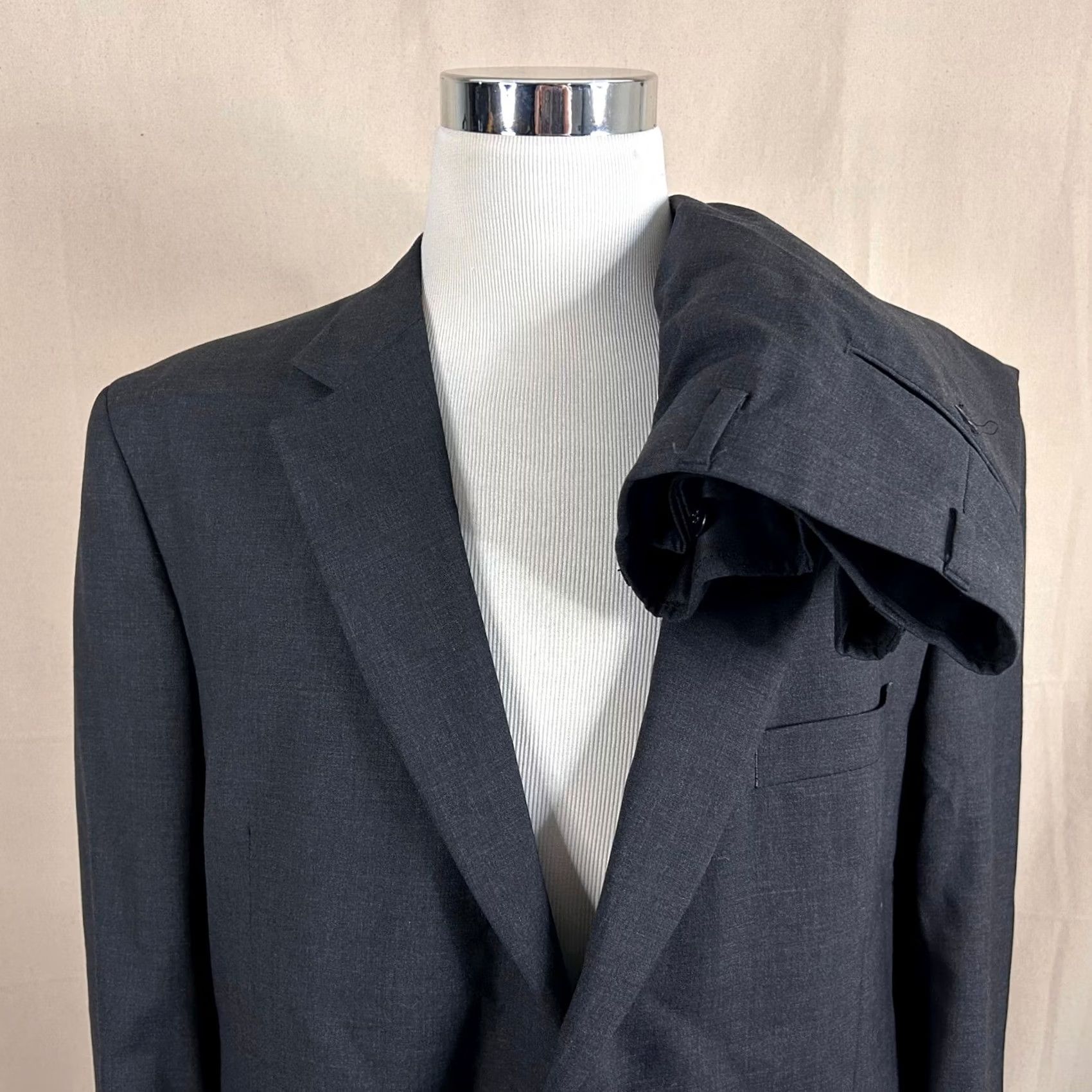 Jos. A. Bank Jos. A. Bank Suit 46R Charcoal Gray 100% Wool Two Button Vented Pleated Flat Front 40x30 Size 46R - 2 Thumbnail