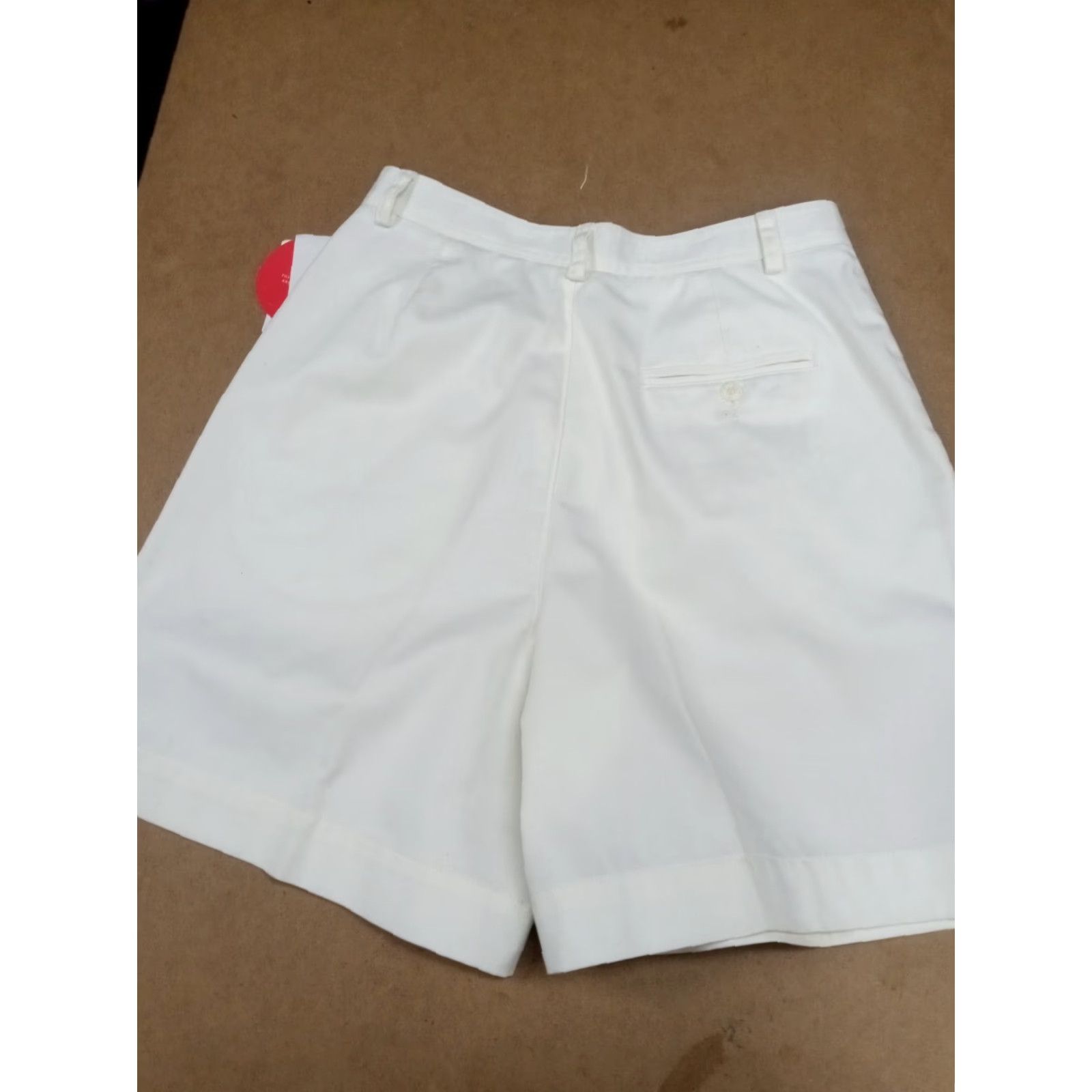 Liz Claiborne Liz Claiborne Carefree Women Shorts White 30" Waist 7" Inseam Size 10 Regular Mid Rise Flat Front Cotton Golf Casual Travel Mens Womens? Size 30" / US 8 / IT 44 - 4 Thumbnail