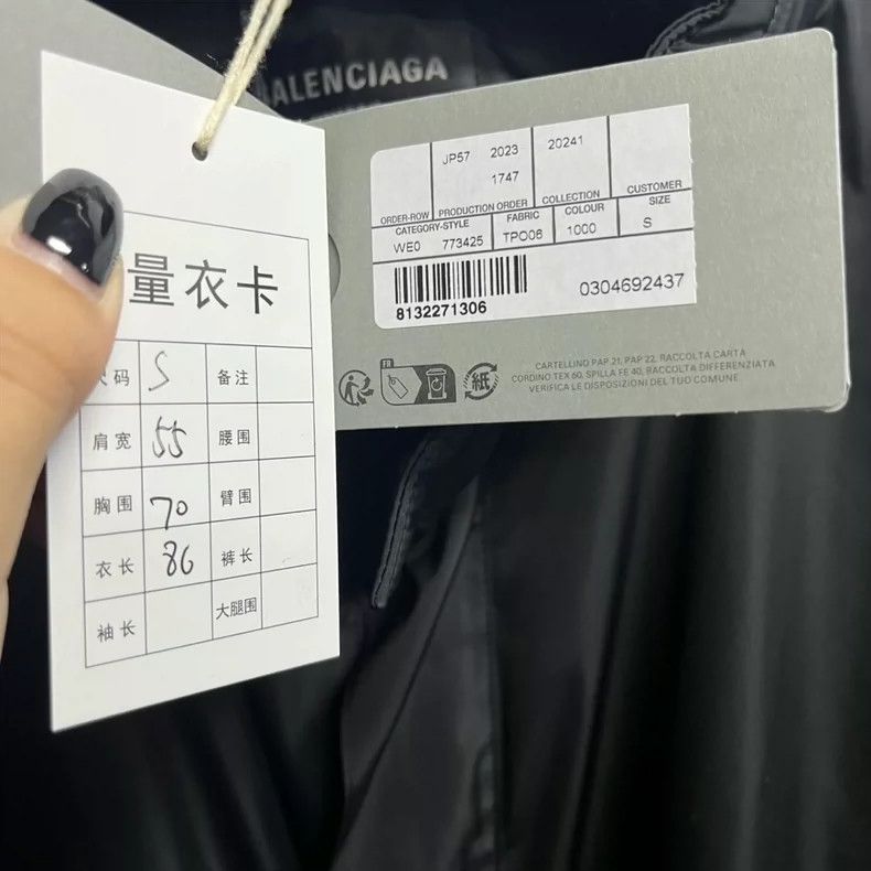 Balenciaga Balenciaga Black brand logo printed round neck button long Size US S / EU 44-46 / 1 - 5 Thumbnail